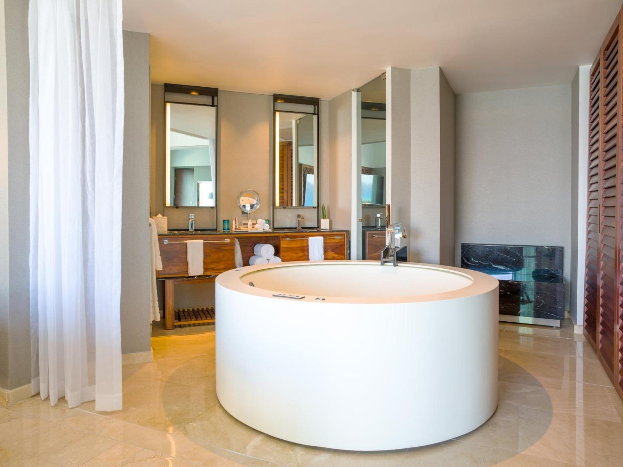 Aqua Suite - Photo 3