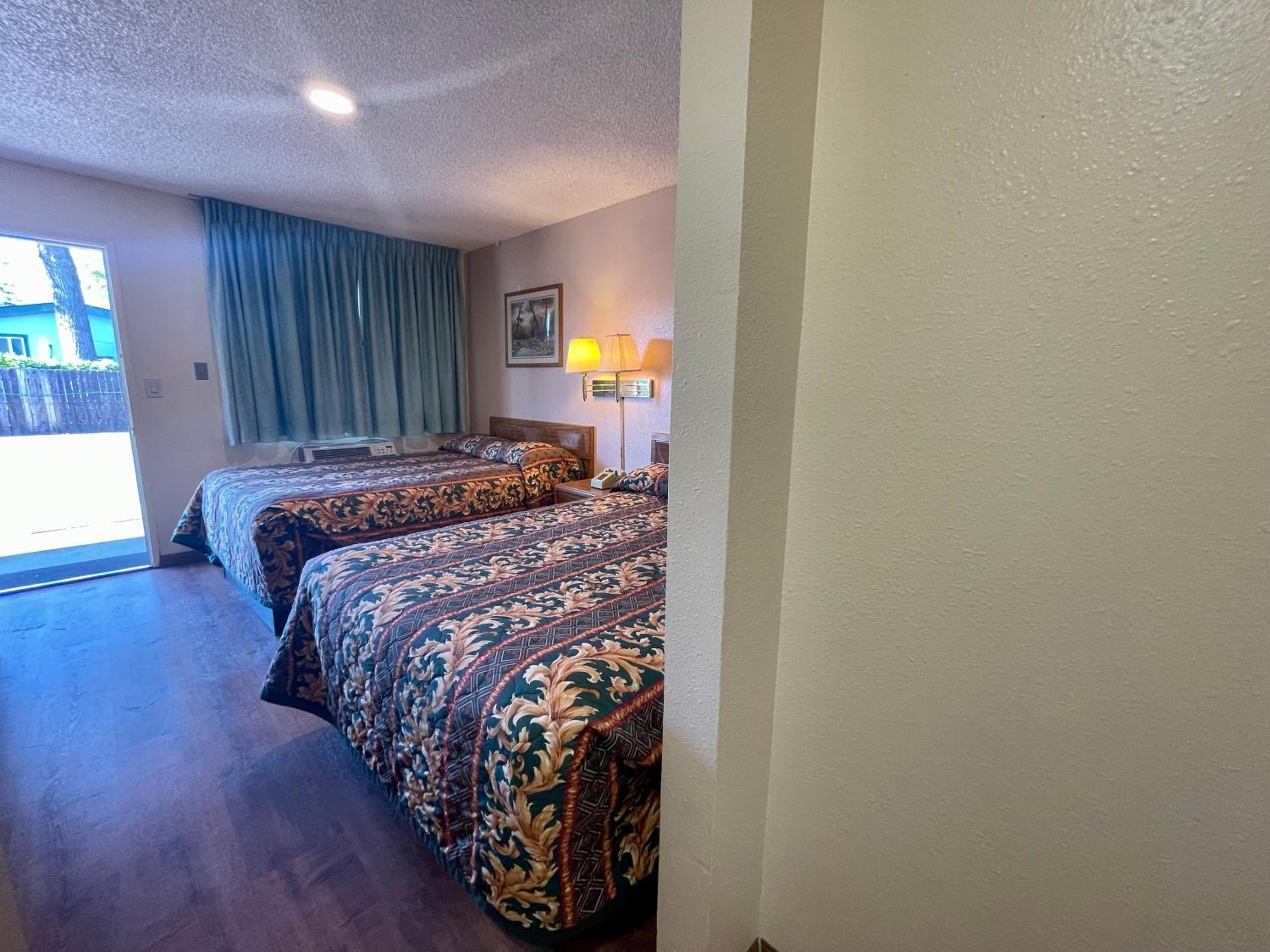 Double Room with Two Double Beds - Non-Smoking - Photo 2