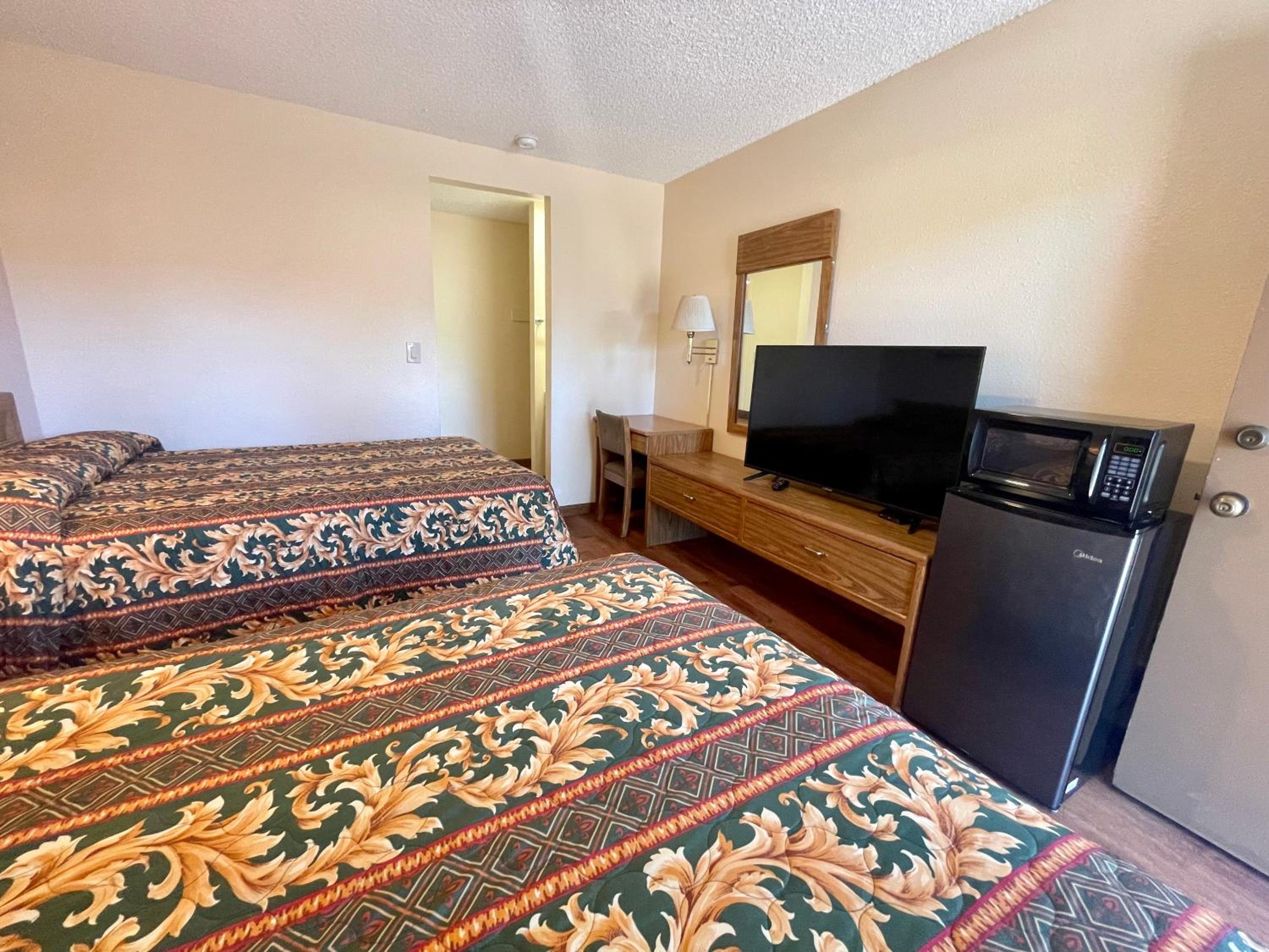 Double Room with Two Double Beds - Non-Smoking - Photo 3