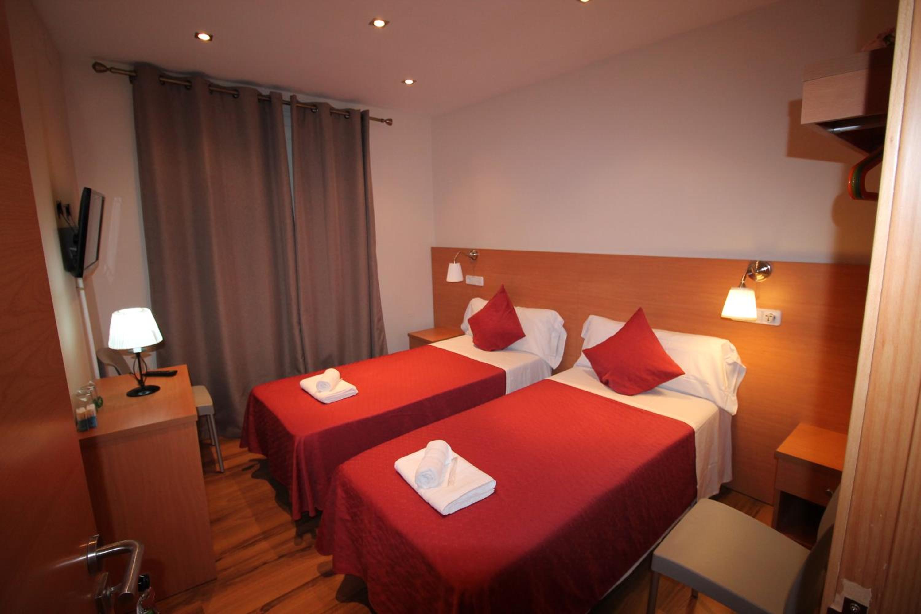Double or Twin Room with Shared Bathroom photo 3
