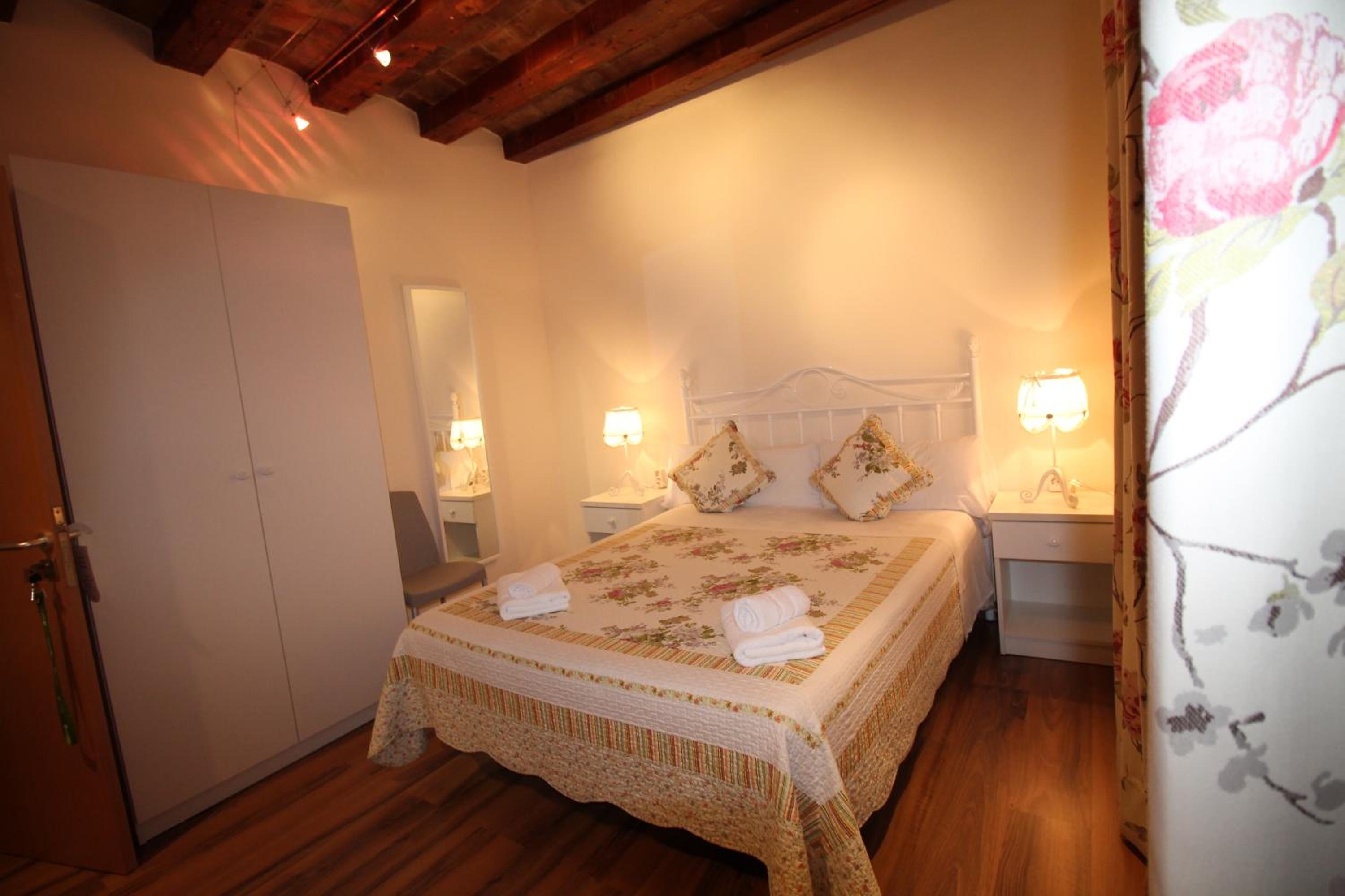 Double or Twin Room with Shared Bathroom photo 2