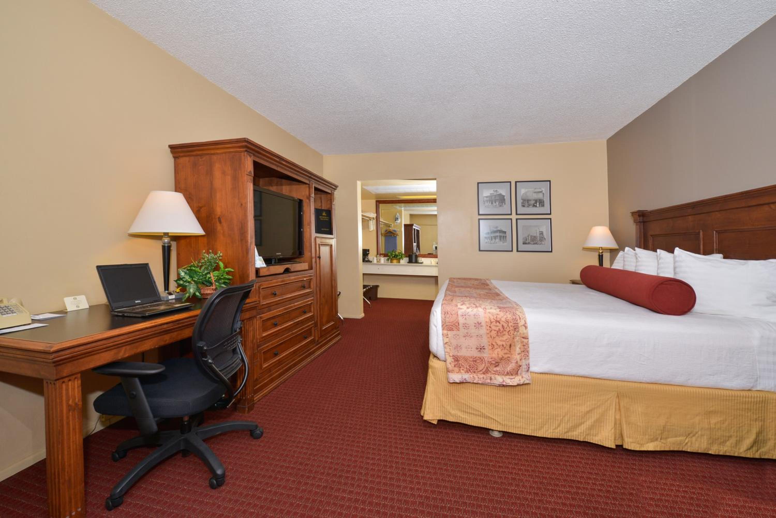 King Room - Non-Smoking photo 3