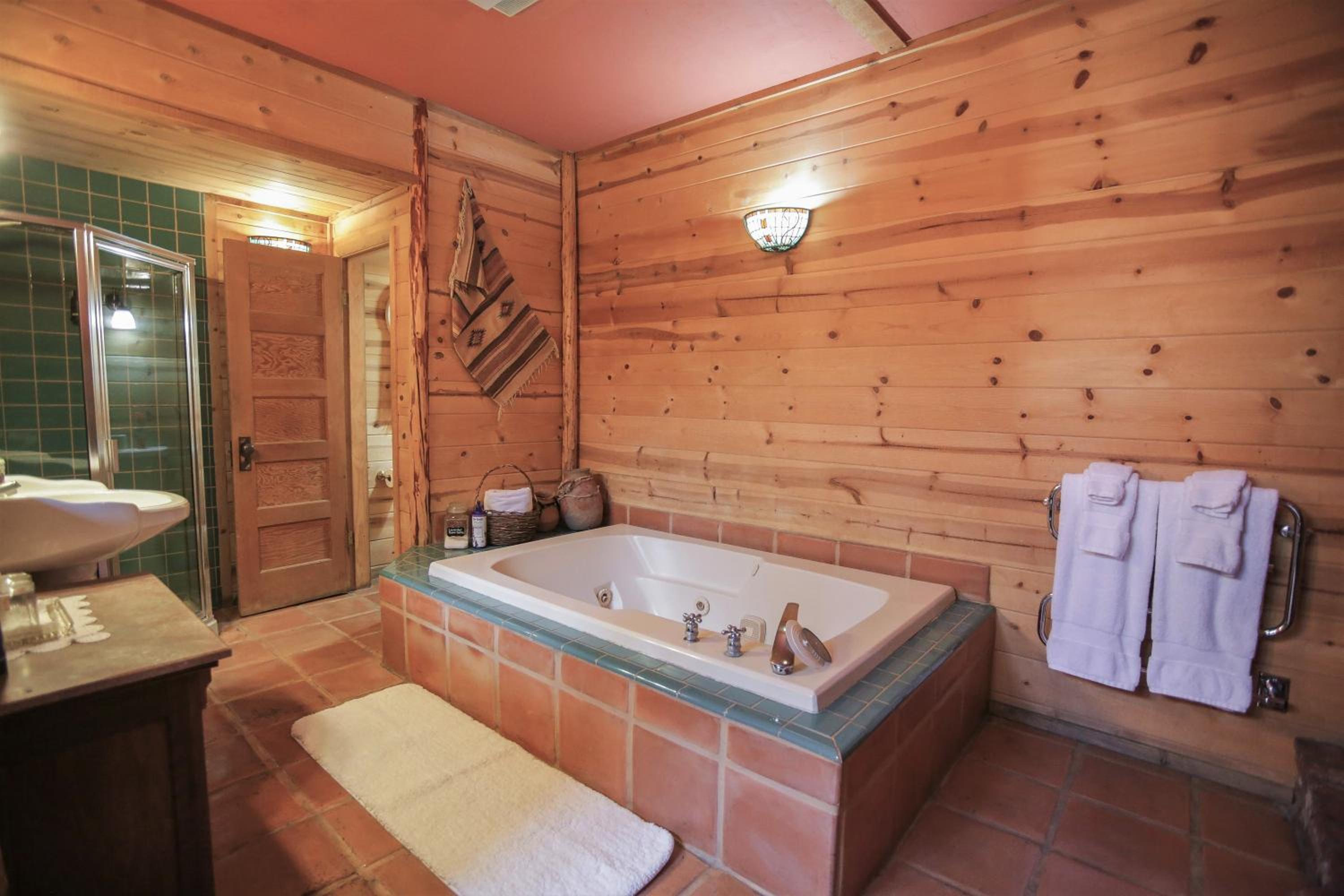 Queen Room with Spa Bath photo 3