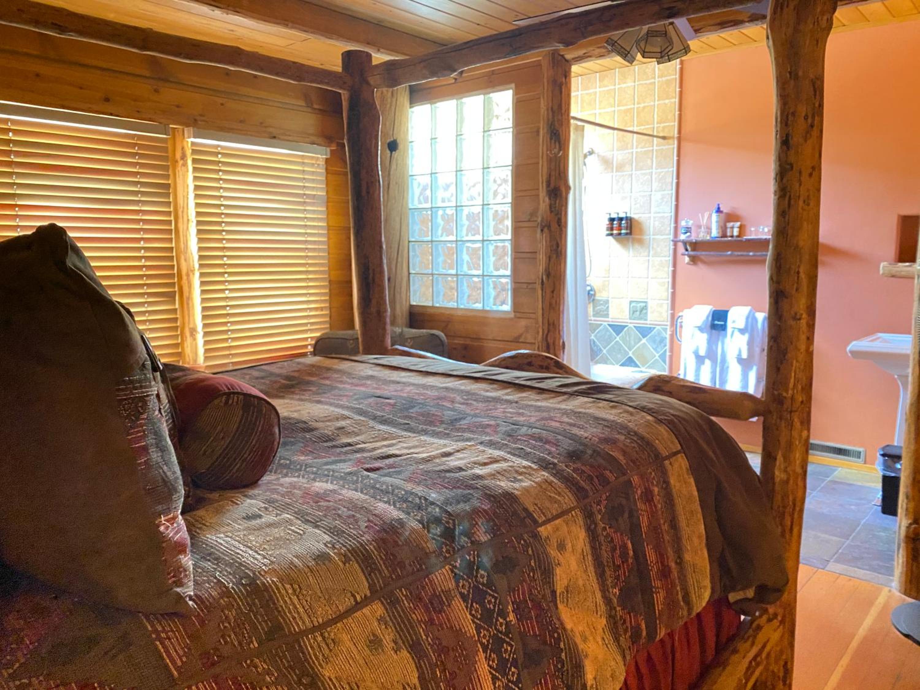 Queen Room with Spa Bath photo 2