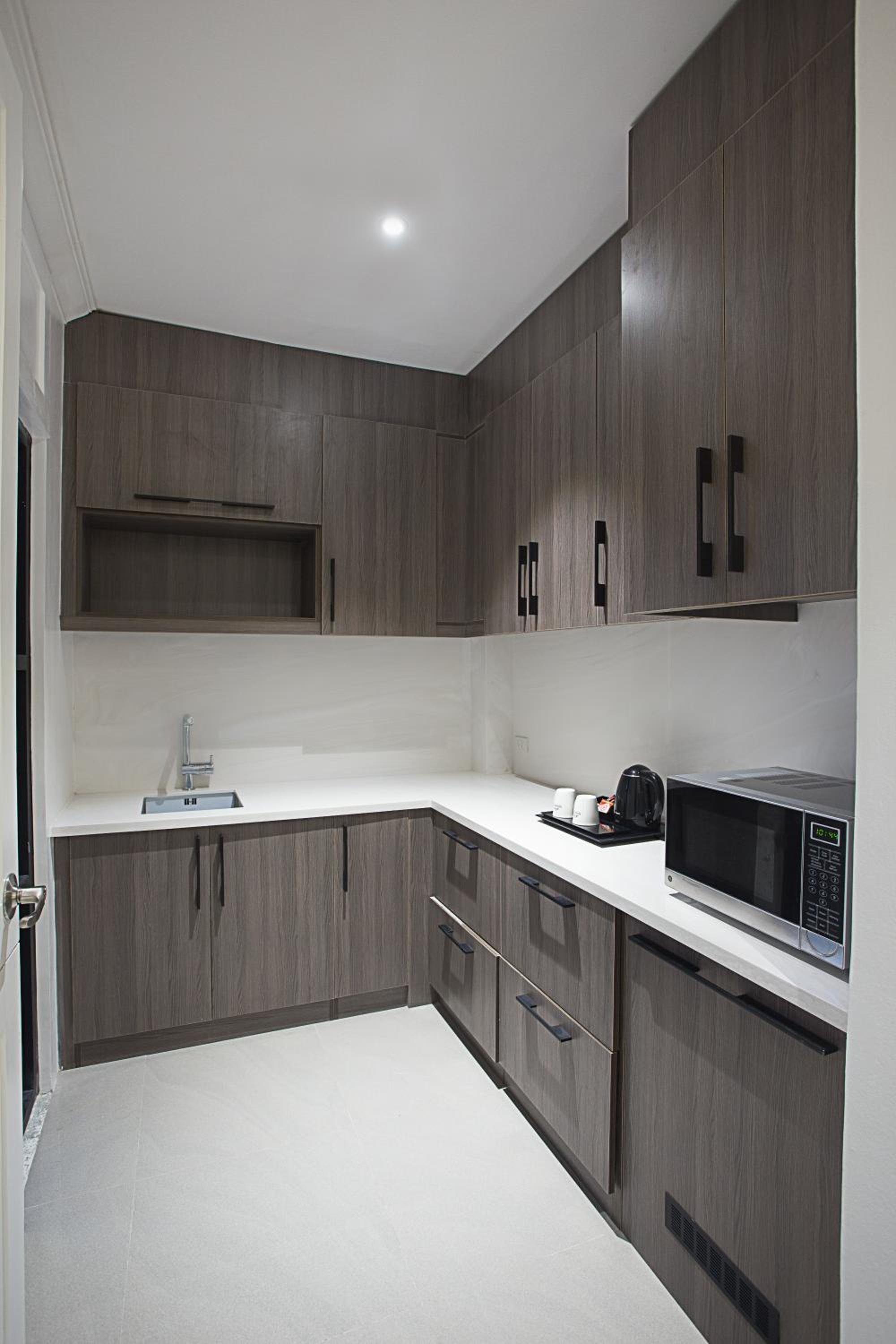 Executive Suite - Photo 10
