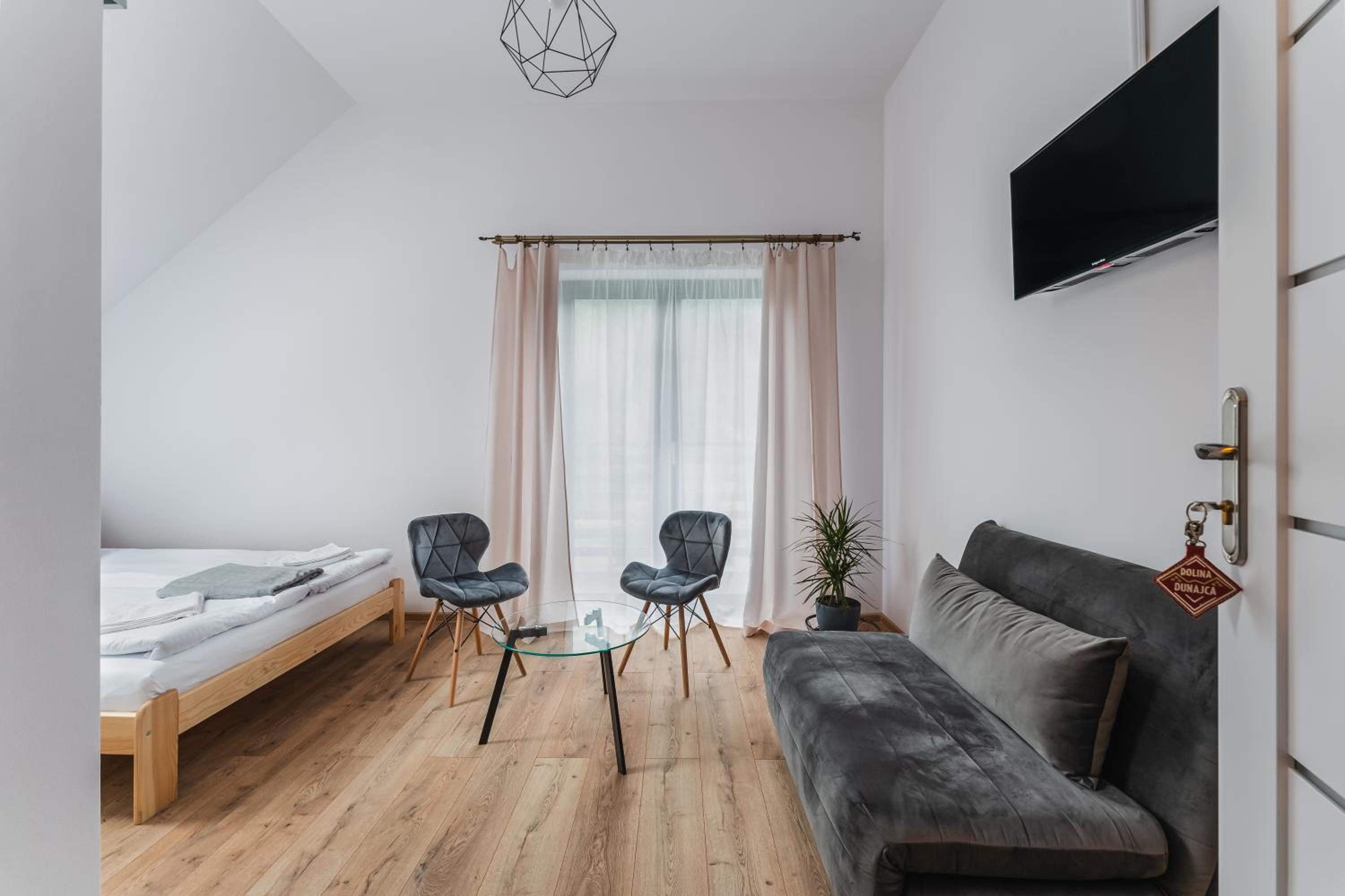 Double Room with Balcony - Photo 9