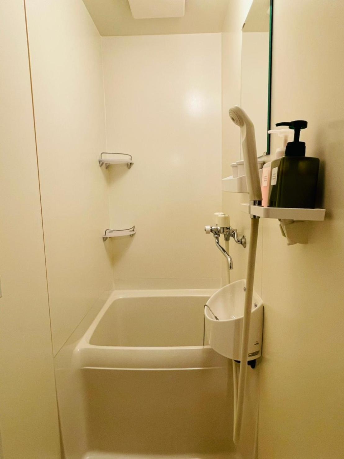 Single Room with Private Bathroom photo 2
