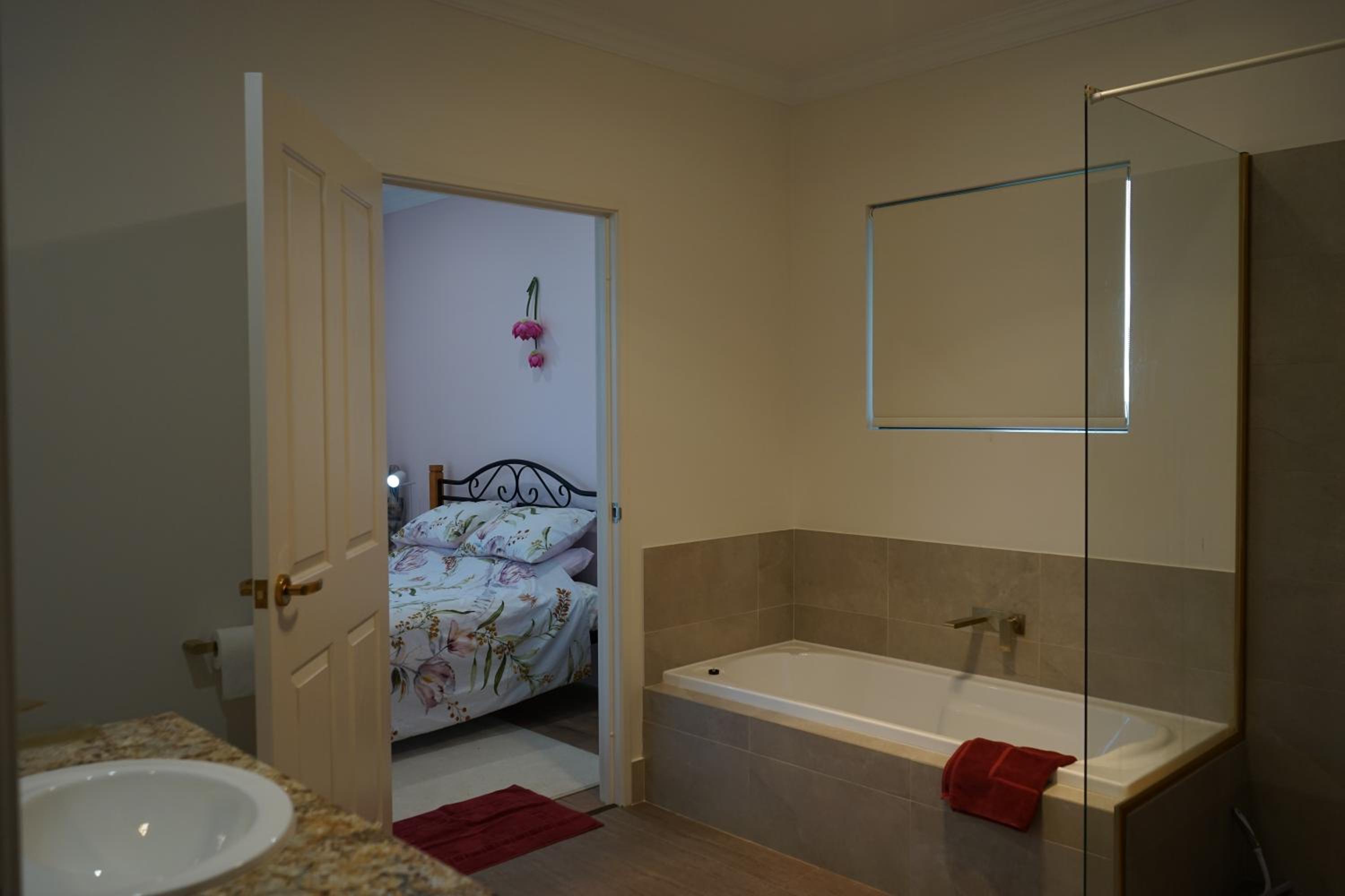 Queen Room With Shared Bathroom photo 2