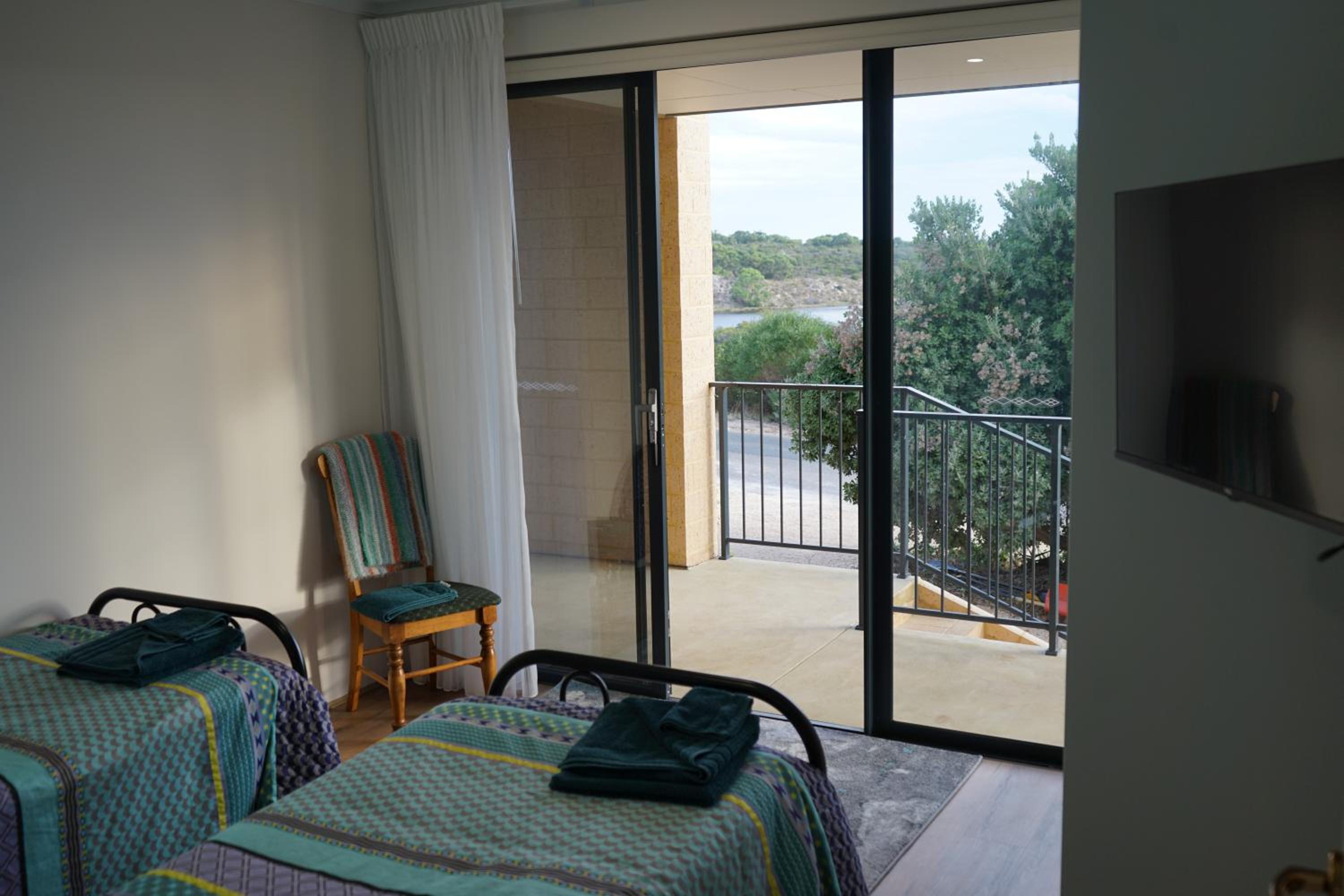 Standard Twin Room With Shared Bathroom photo 1