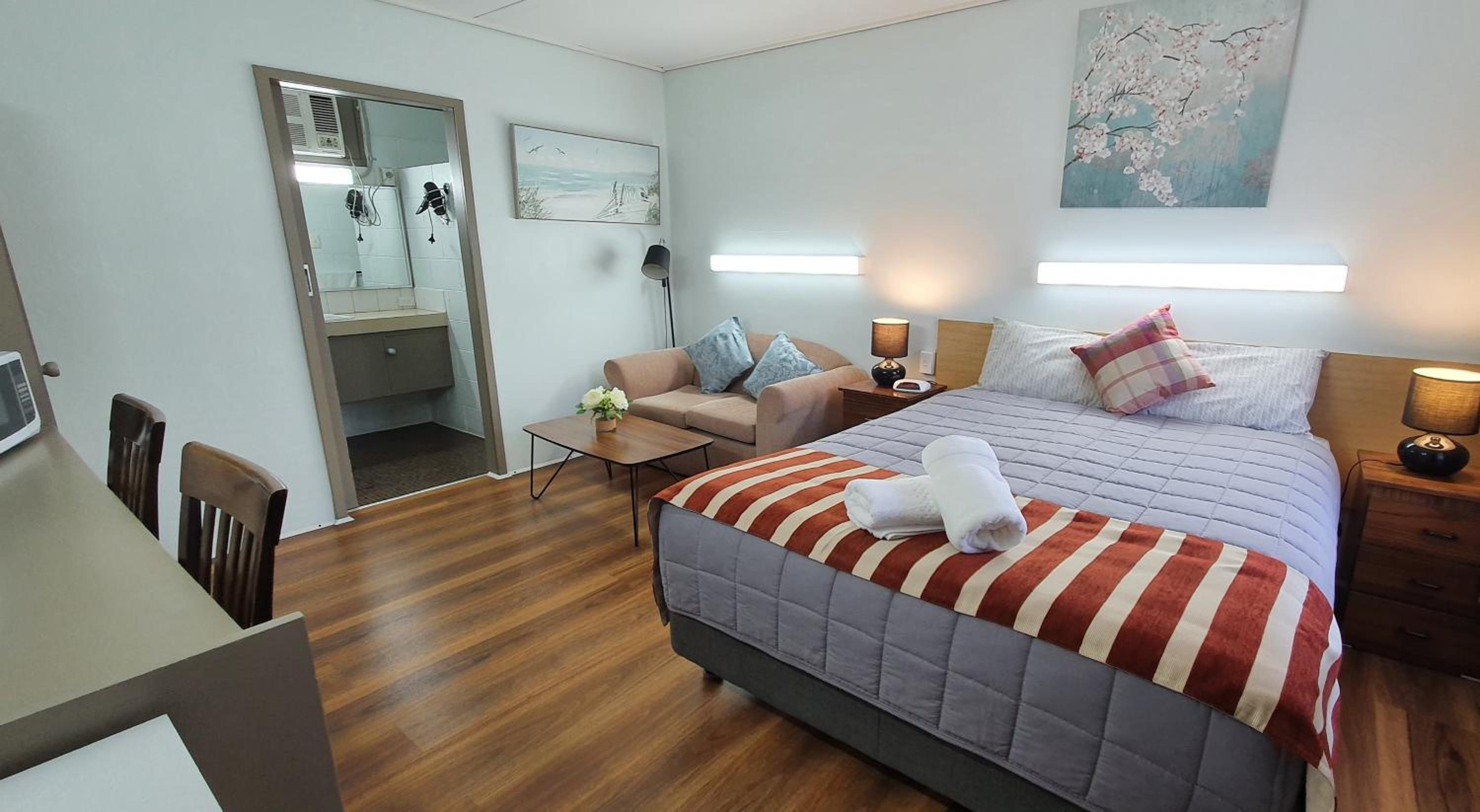 Deluxe Queen Room - Photo 1