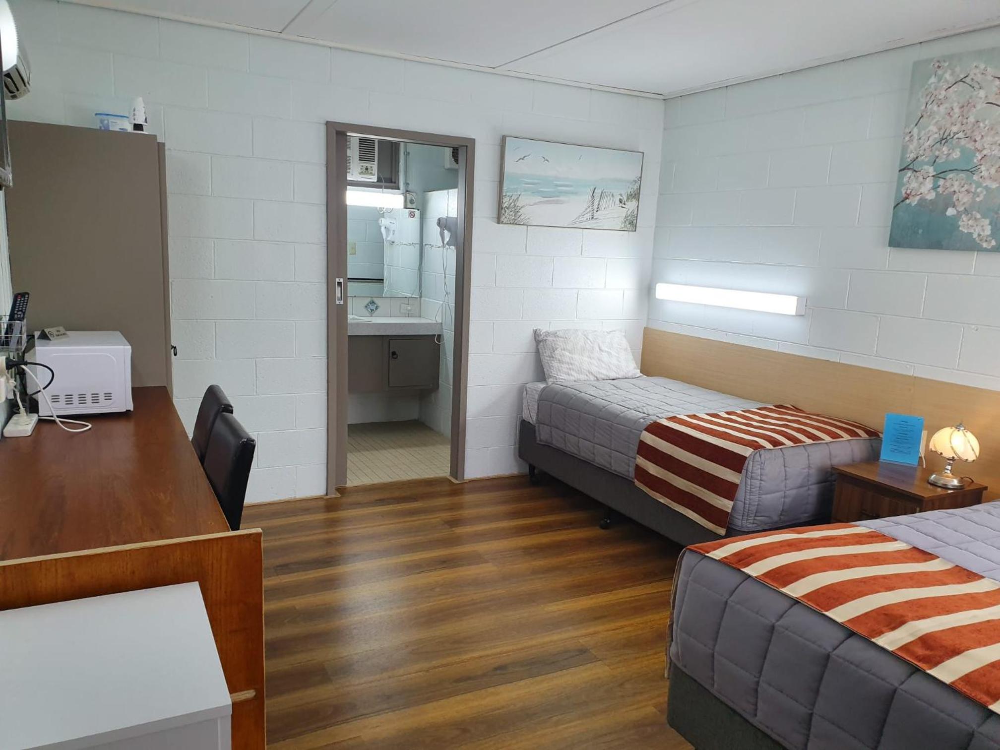 Deluxe Twin Room - Photo 11
