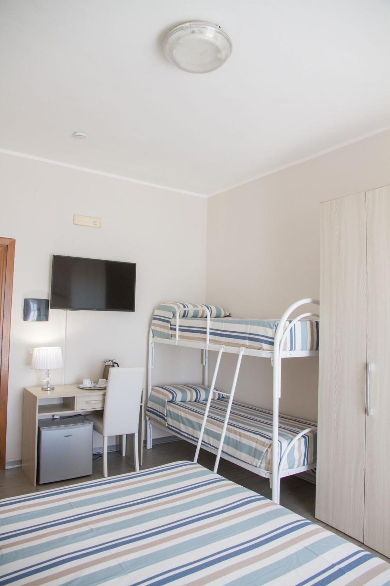 Quadruple Room with Balcony photo 2