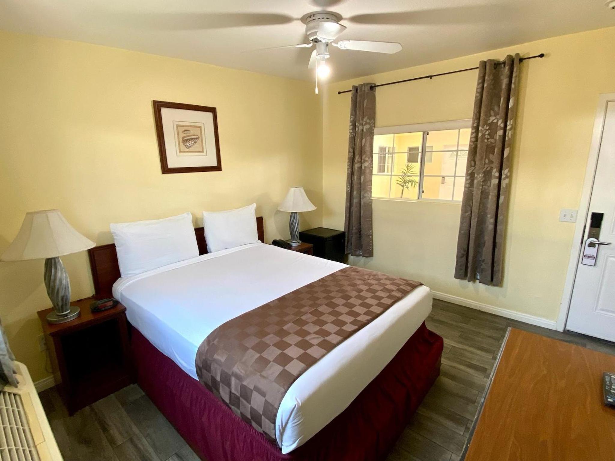 Queen Room photo 1