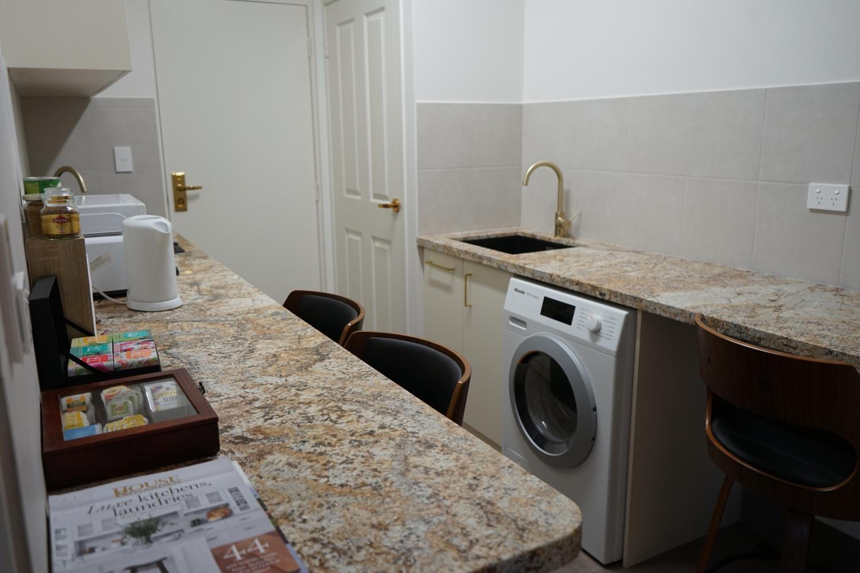 Standard Twin Room With Shared Bathroom photo 3