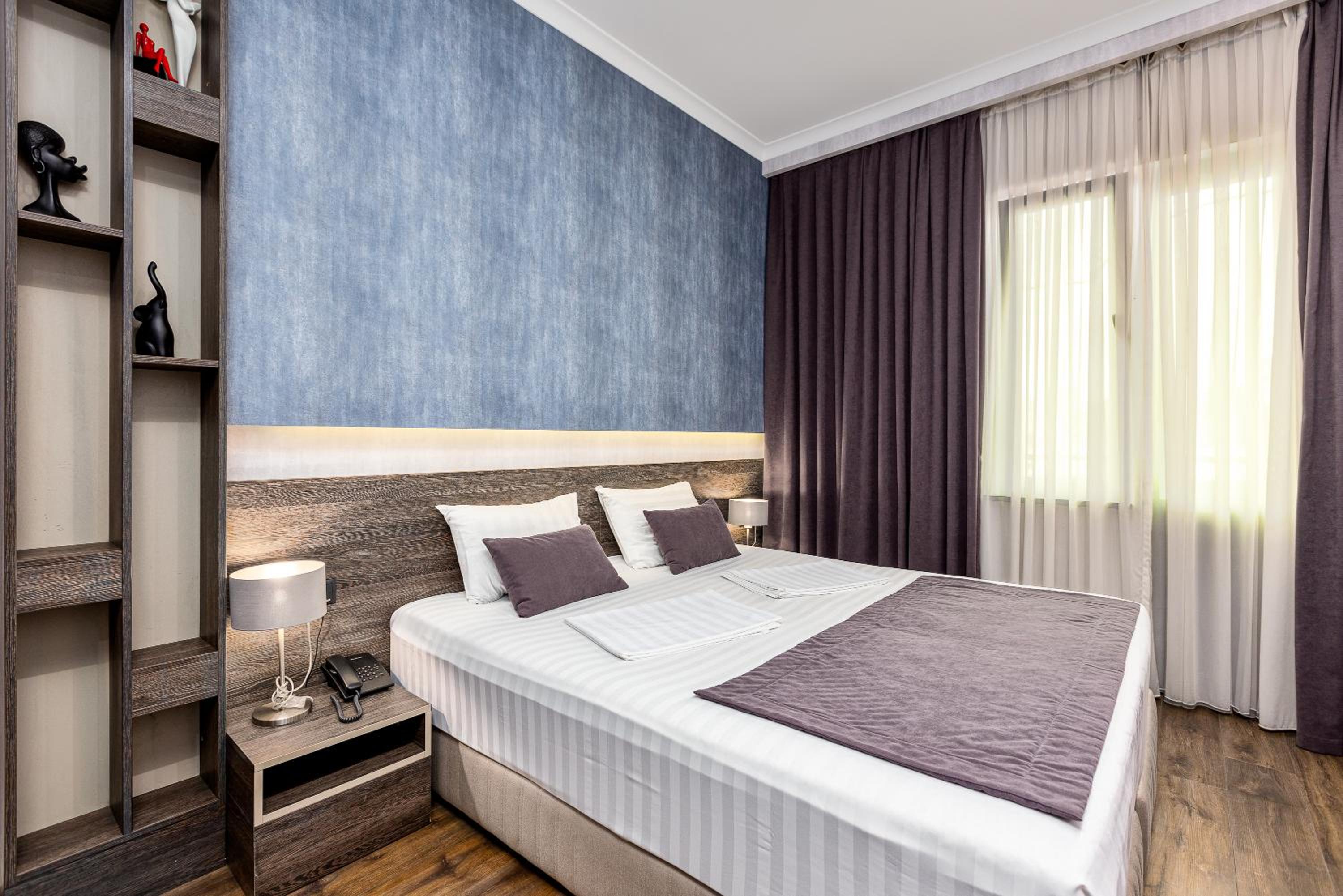 Double or Twin Room with Balcony - Photo 8