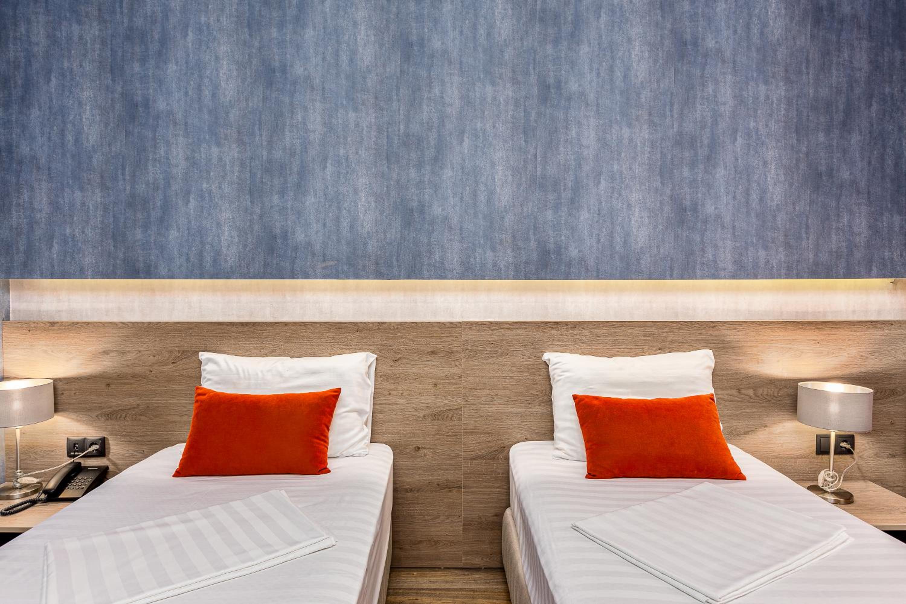 Standard Double or Twin Room - Photo 7