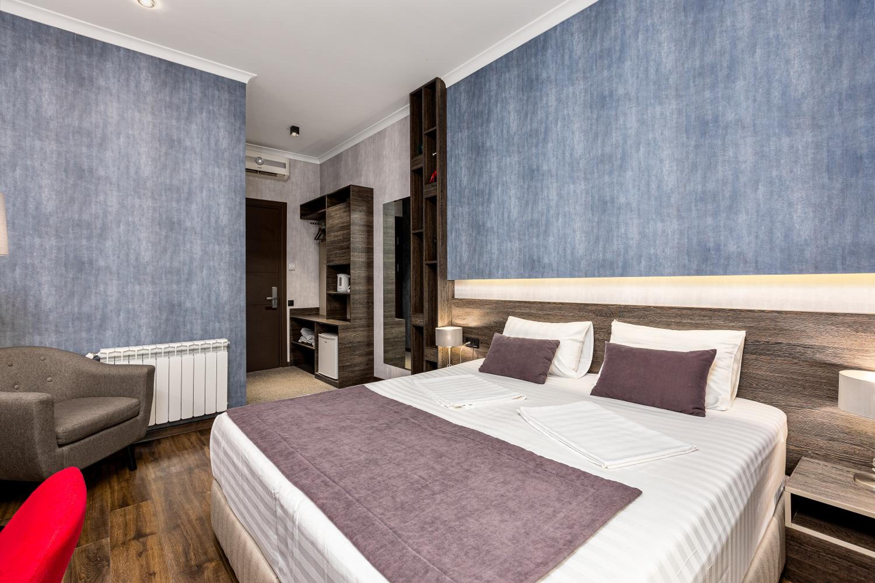 Double or Twin Room with Balcony - Photo 2
