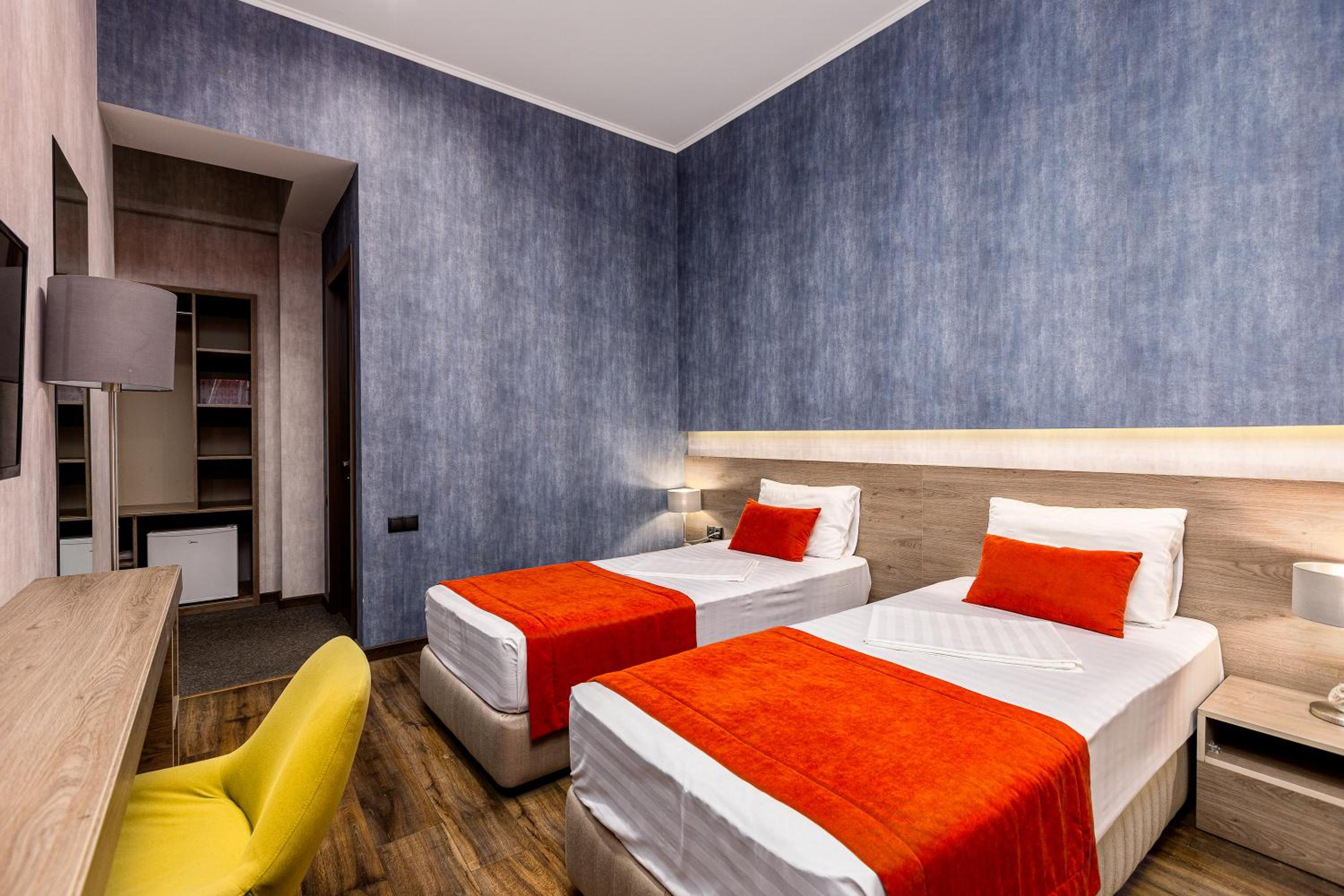 Double or Twin Room with Balcony - Photo 1