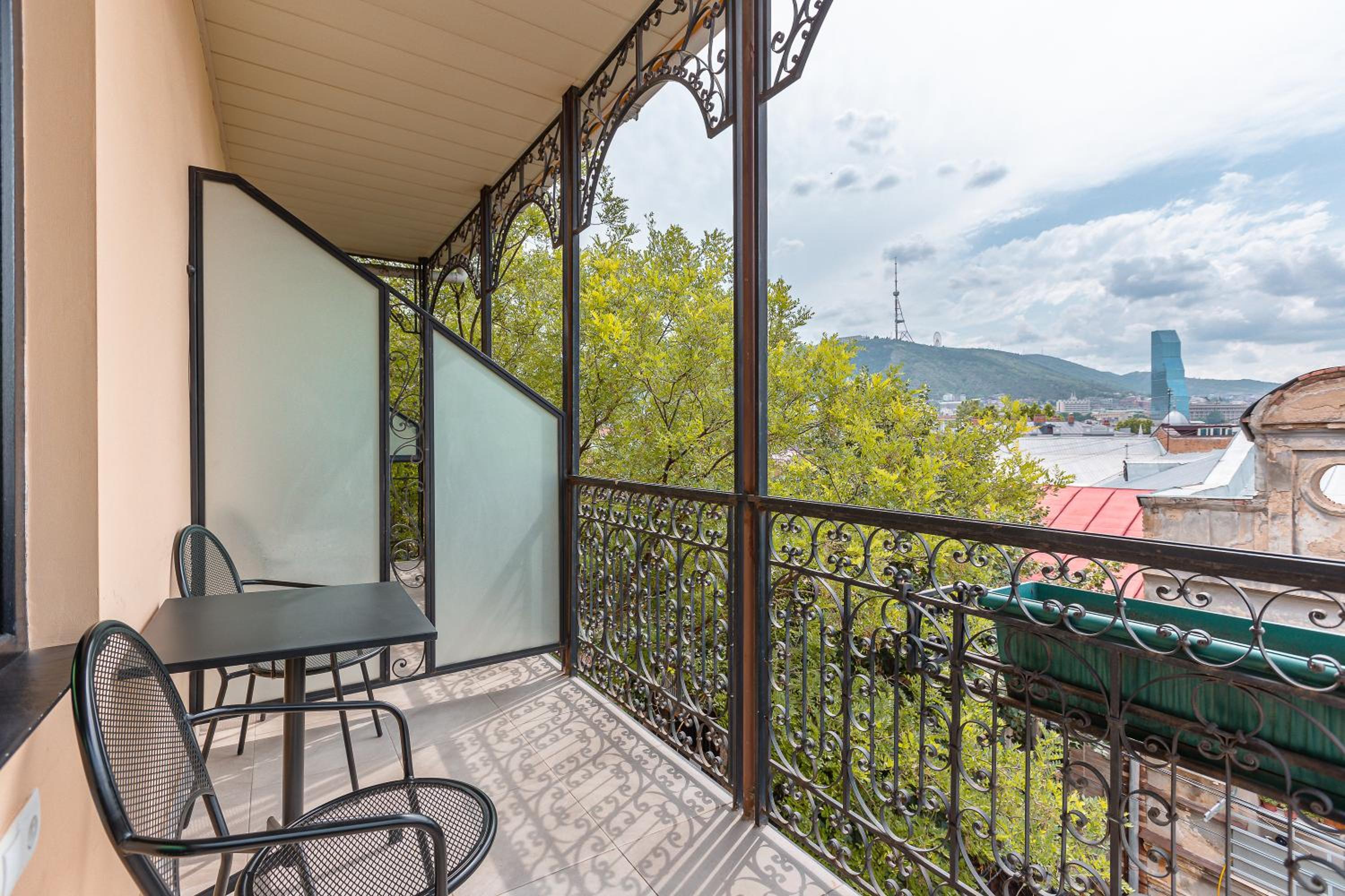 Double or Twin Room with Balcony - Photo 3