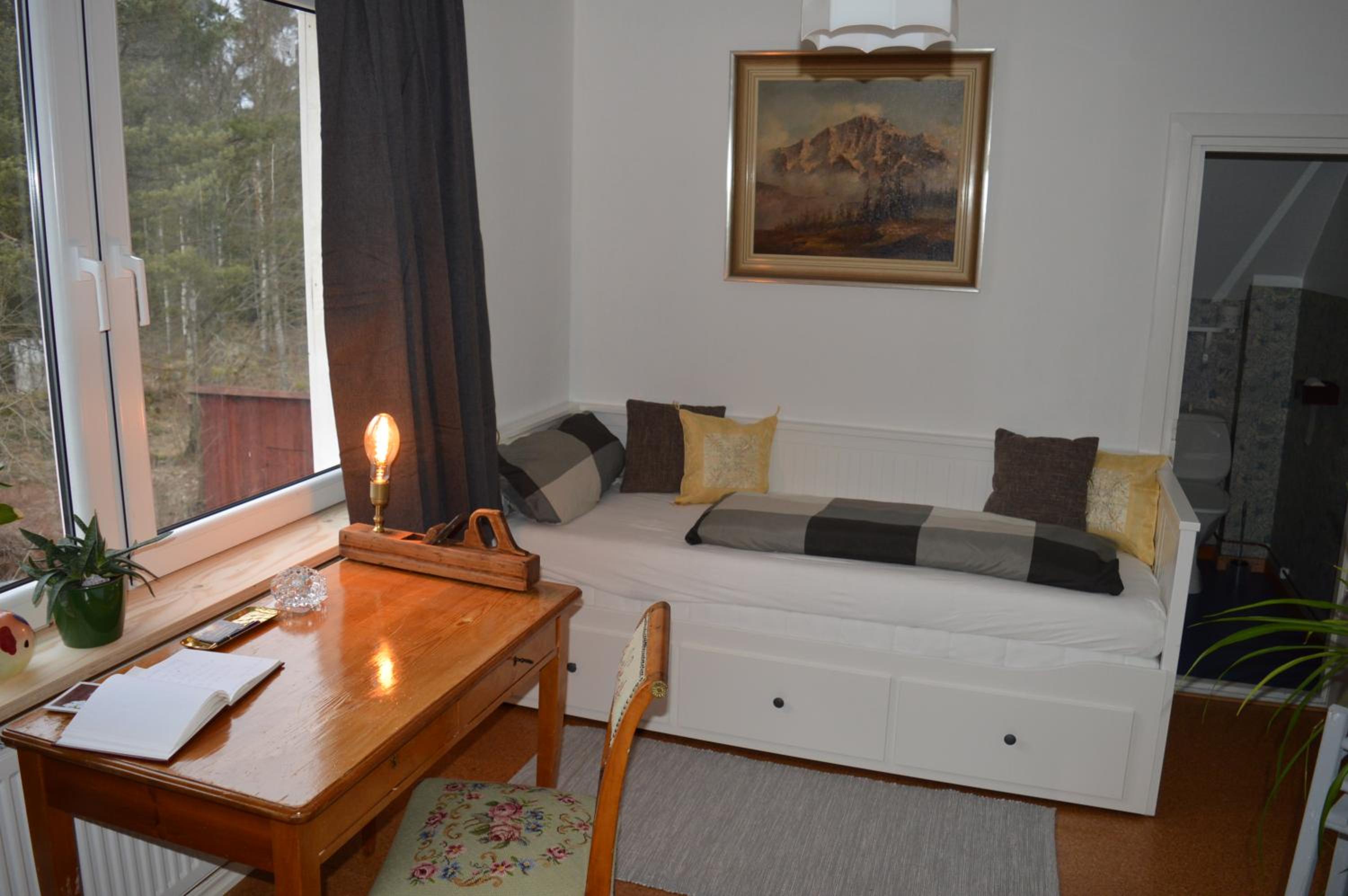 One-Bedroom Apartment photo 1