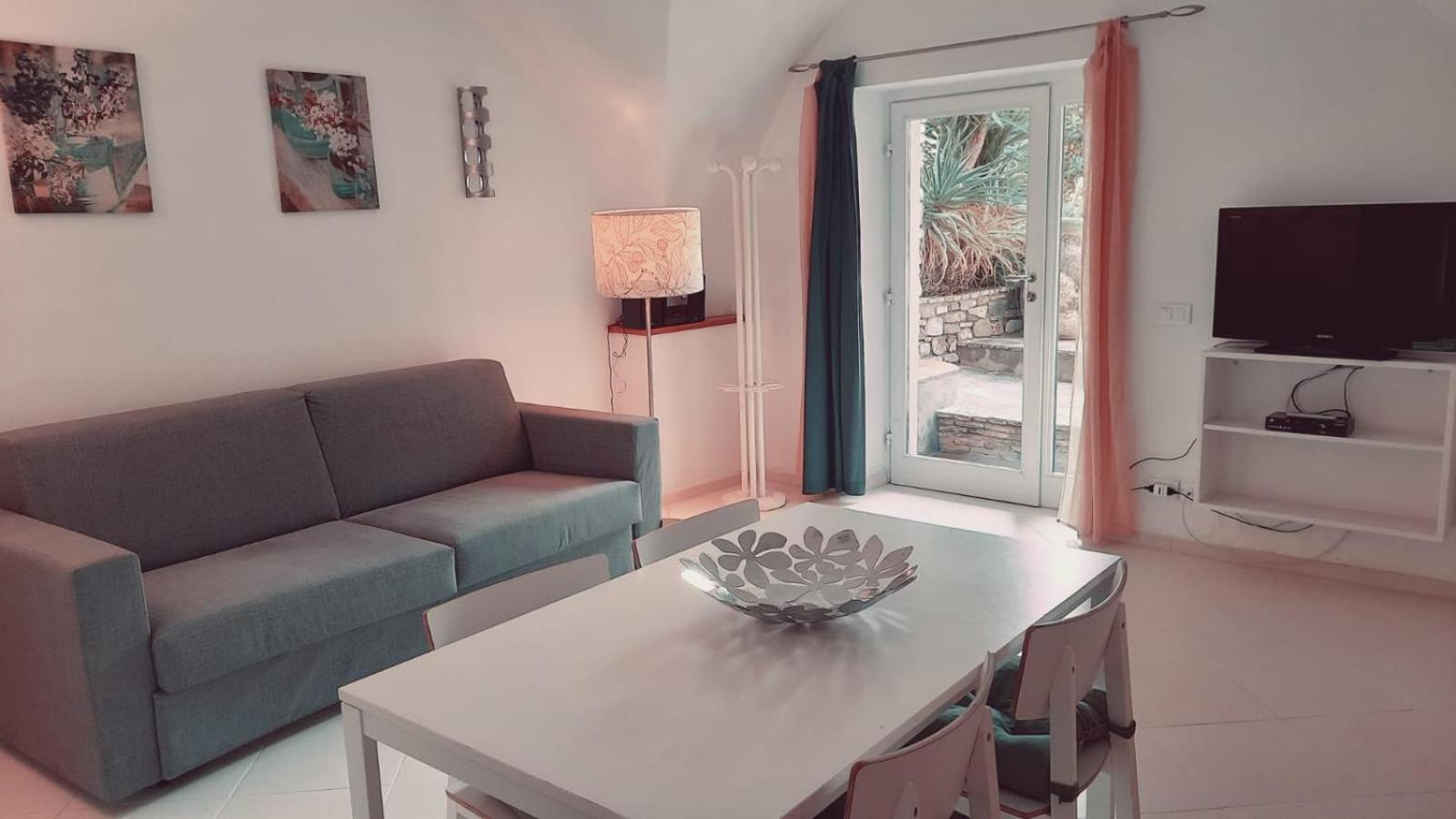 Apartment With Garden View