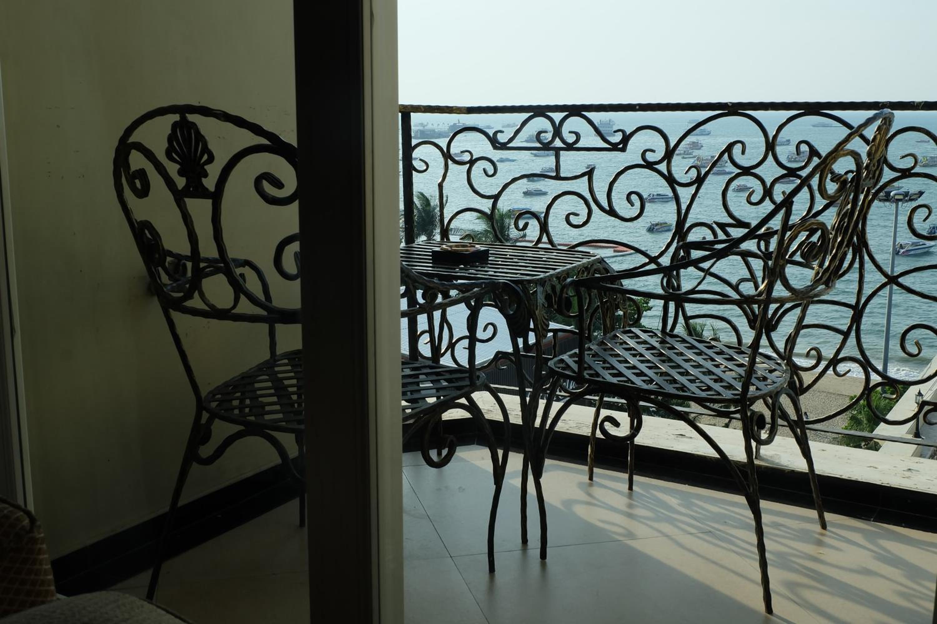 Deluxe Double Room with Sea View - Photo 8