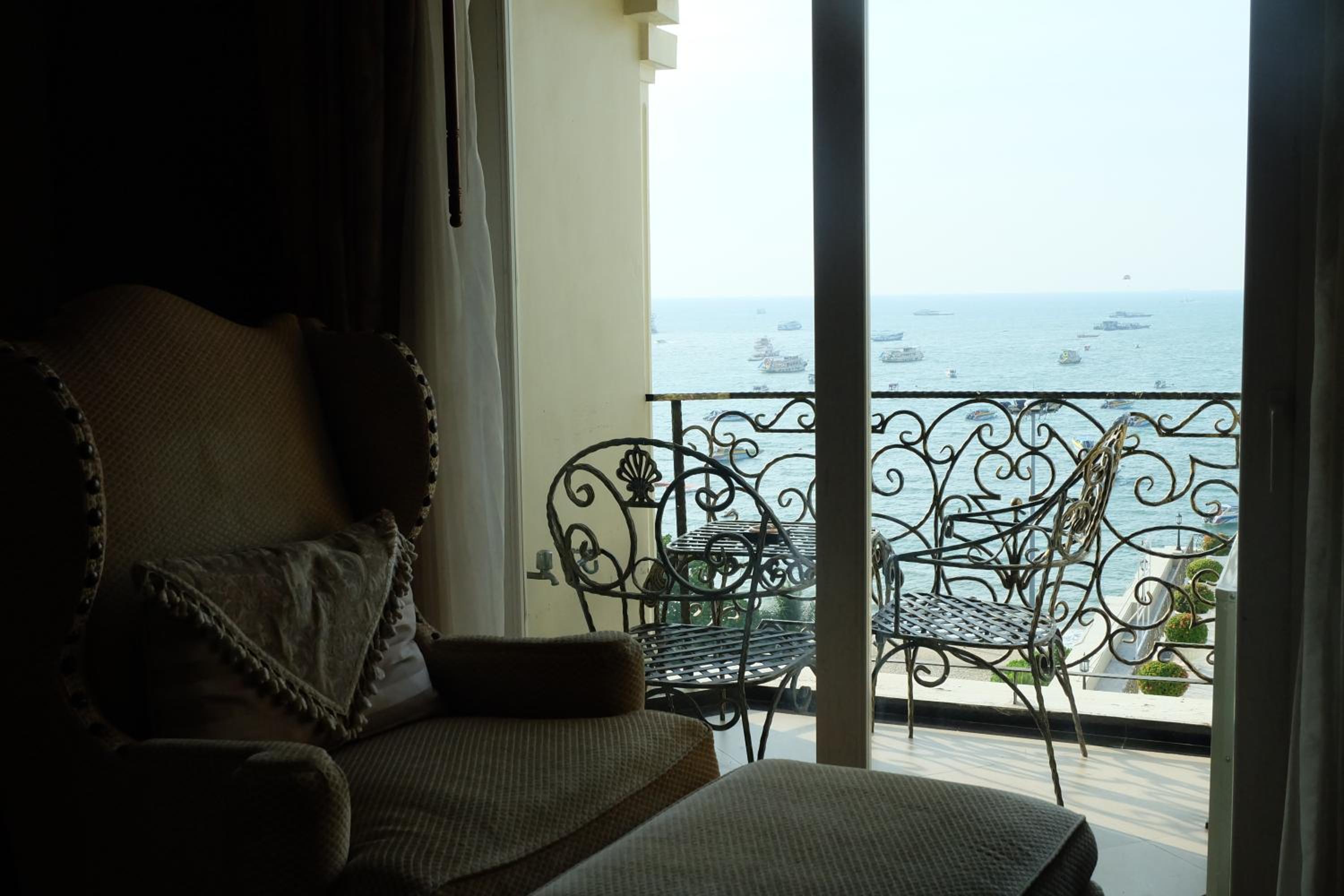 Deluxe Double Room with Sea View - Photo 7