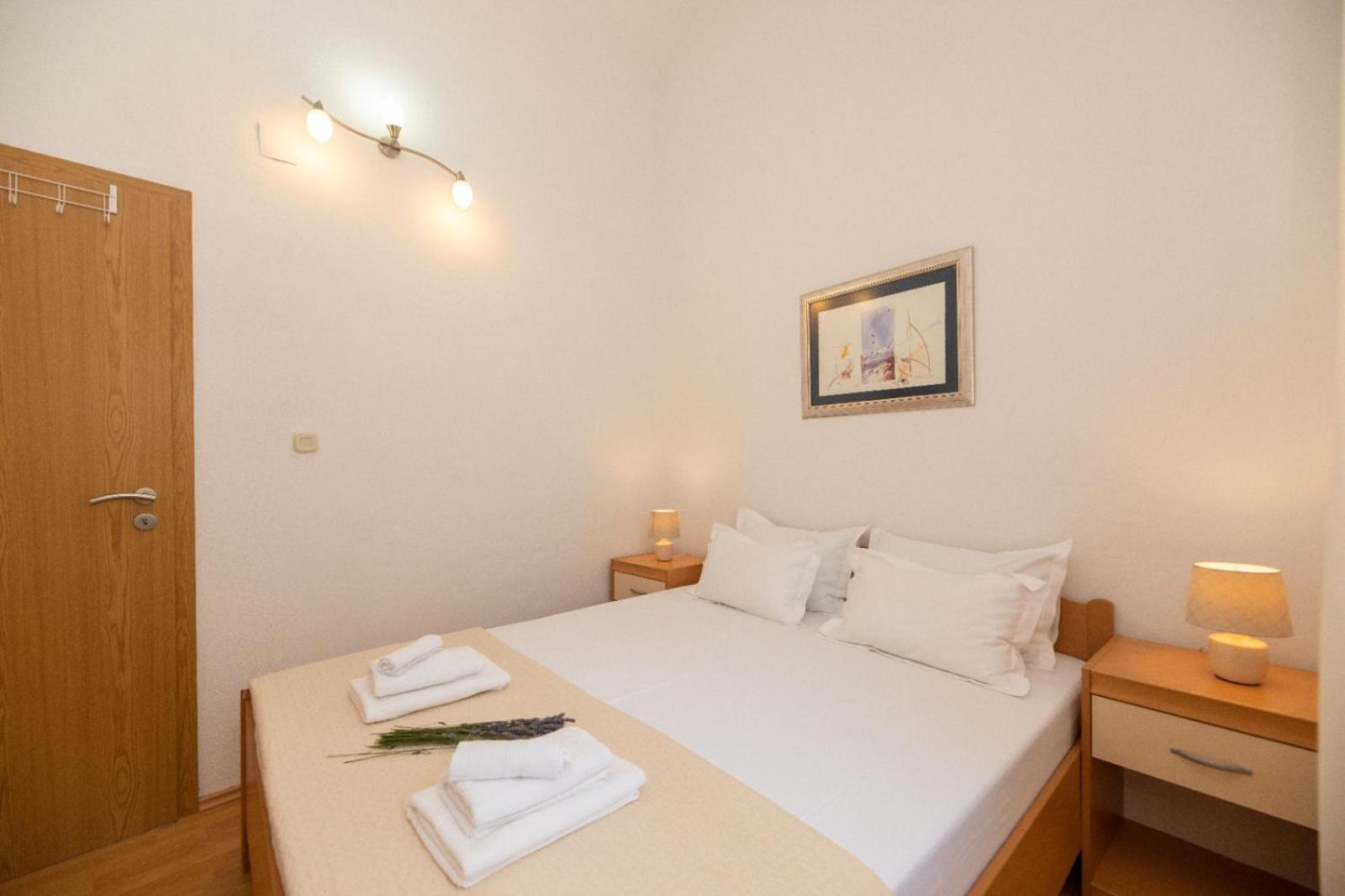 One-Bedroom Apartment with Terrace photo 3