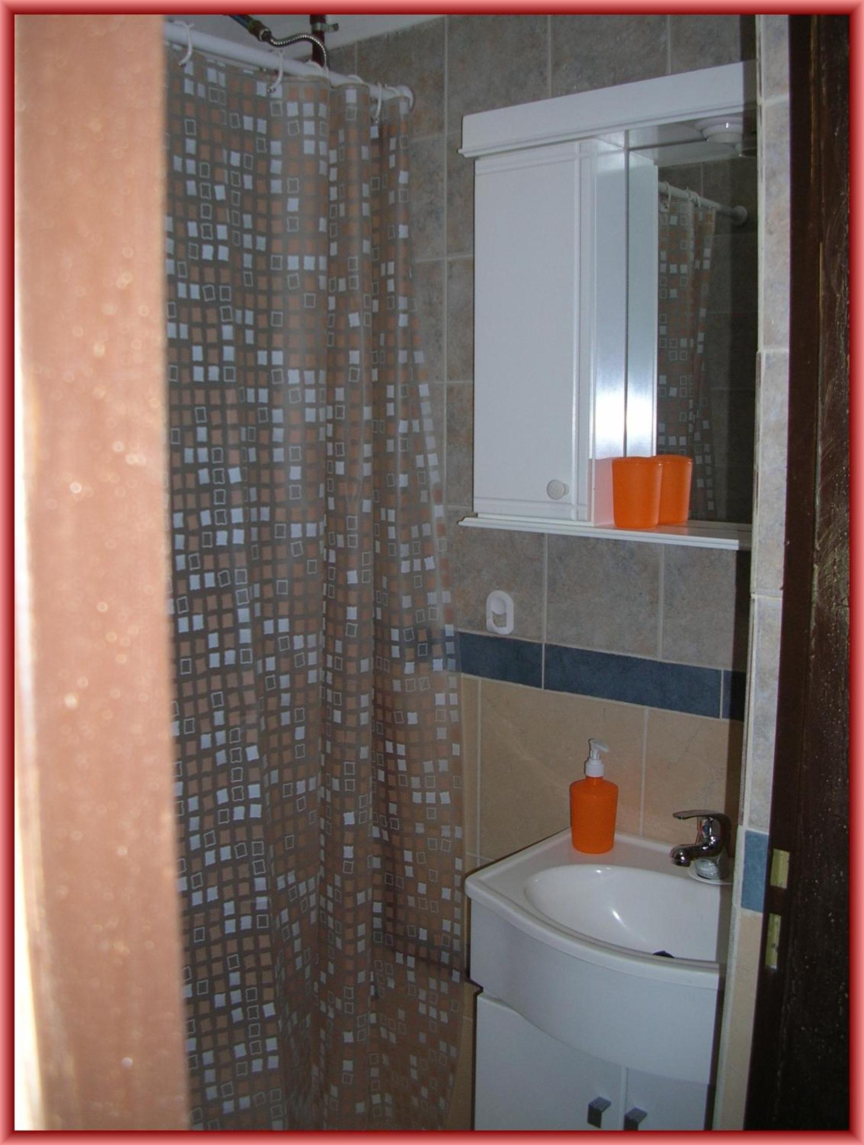 Basic Triple Room photo 3
