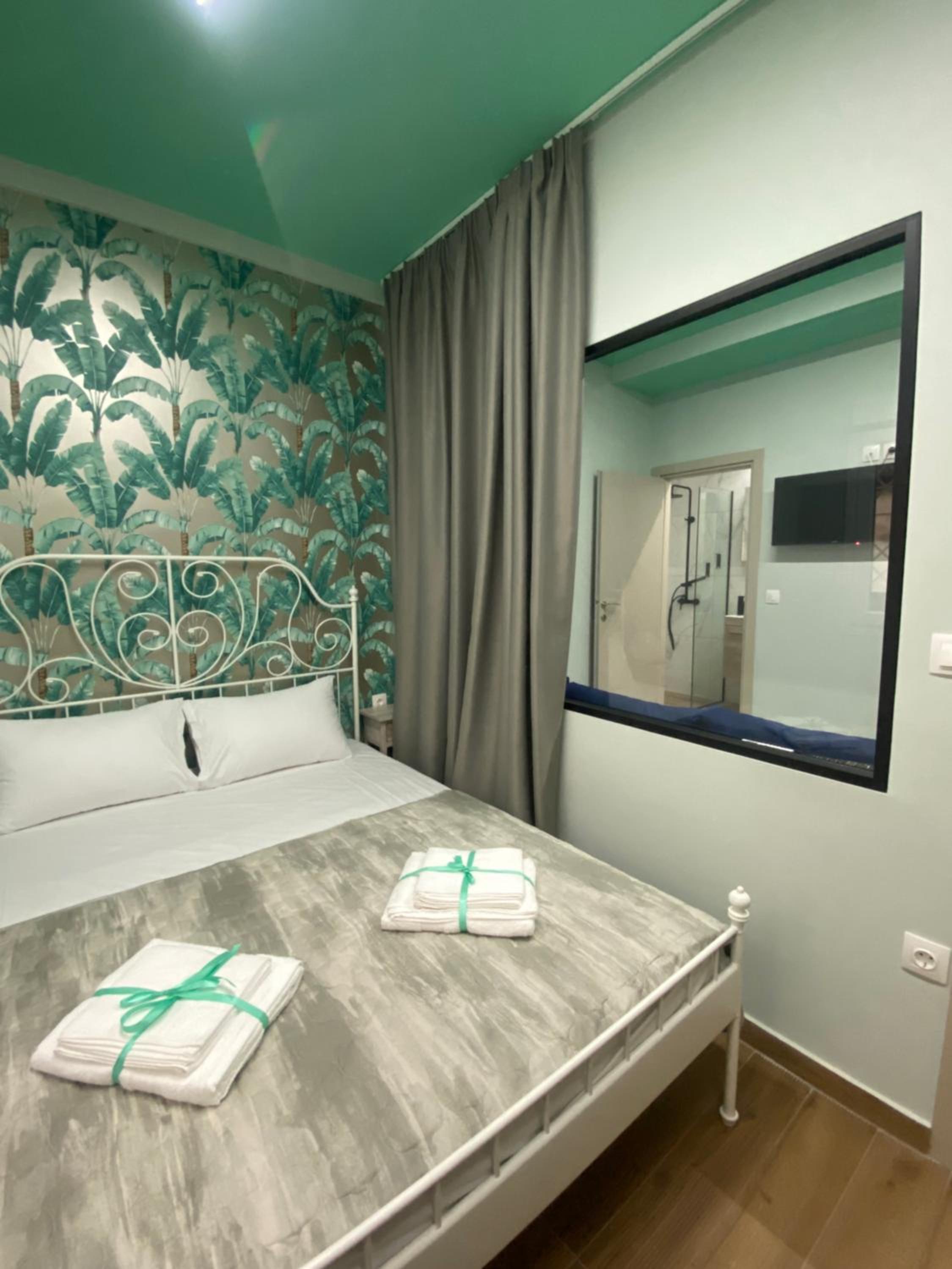 One-Bedroom Apartment - Photo 1