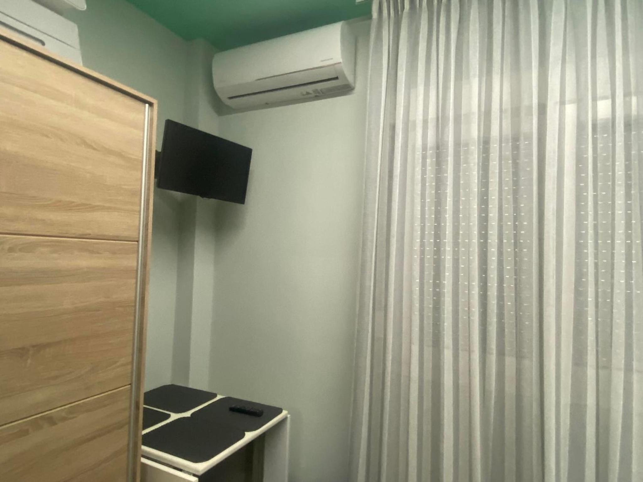 One-Bedroom Apartment - Photo 3
