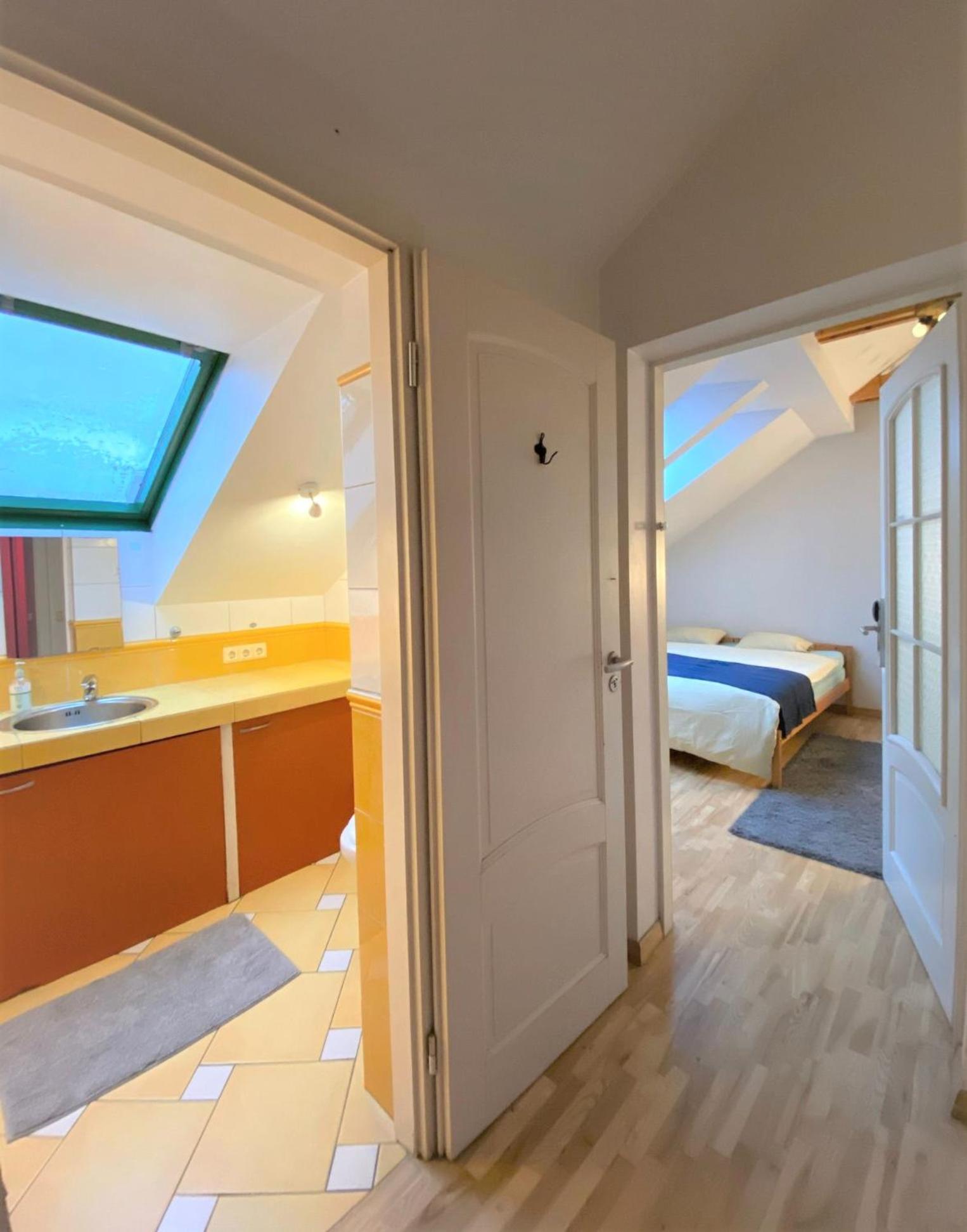 Single Bed in 4-Bed Dormitory Room photo 3