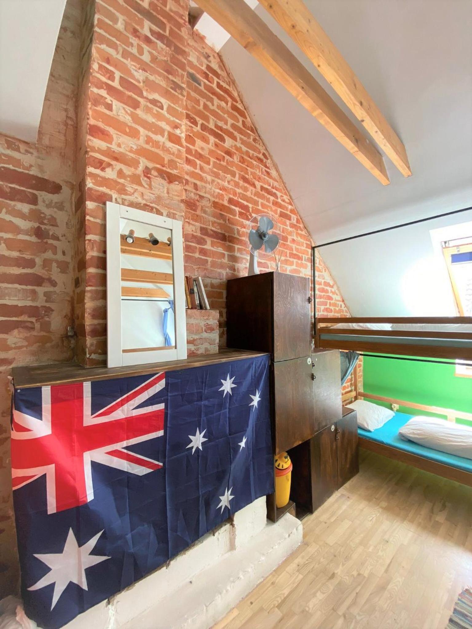 Single Bed in 8-Bed Dormitory Room with Shared BathRoom  photo 2