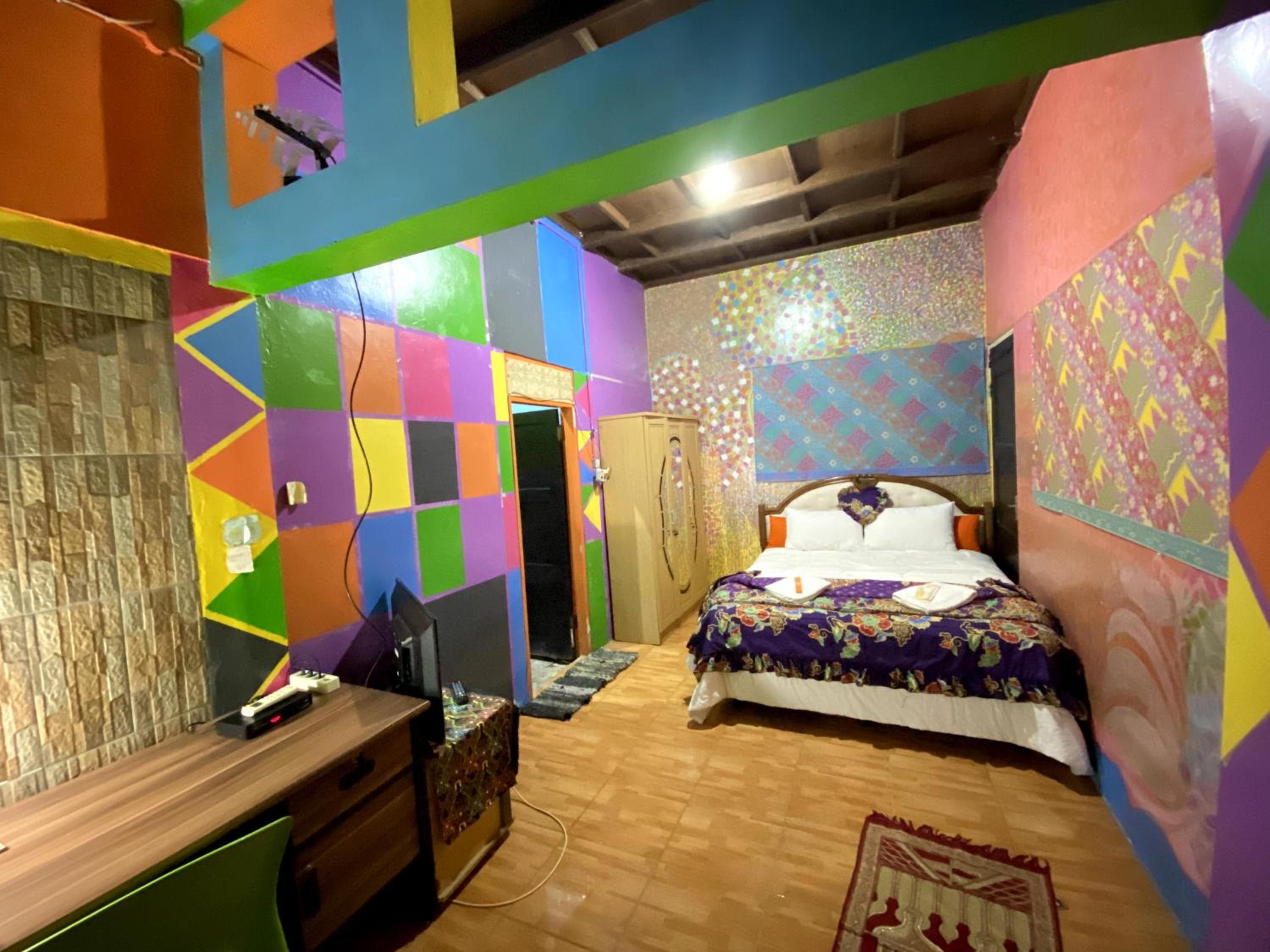 Large Double Room - Photo 3