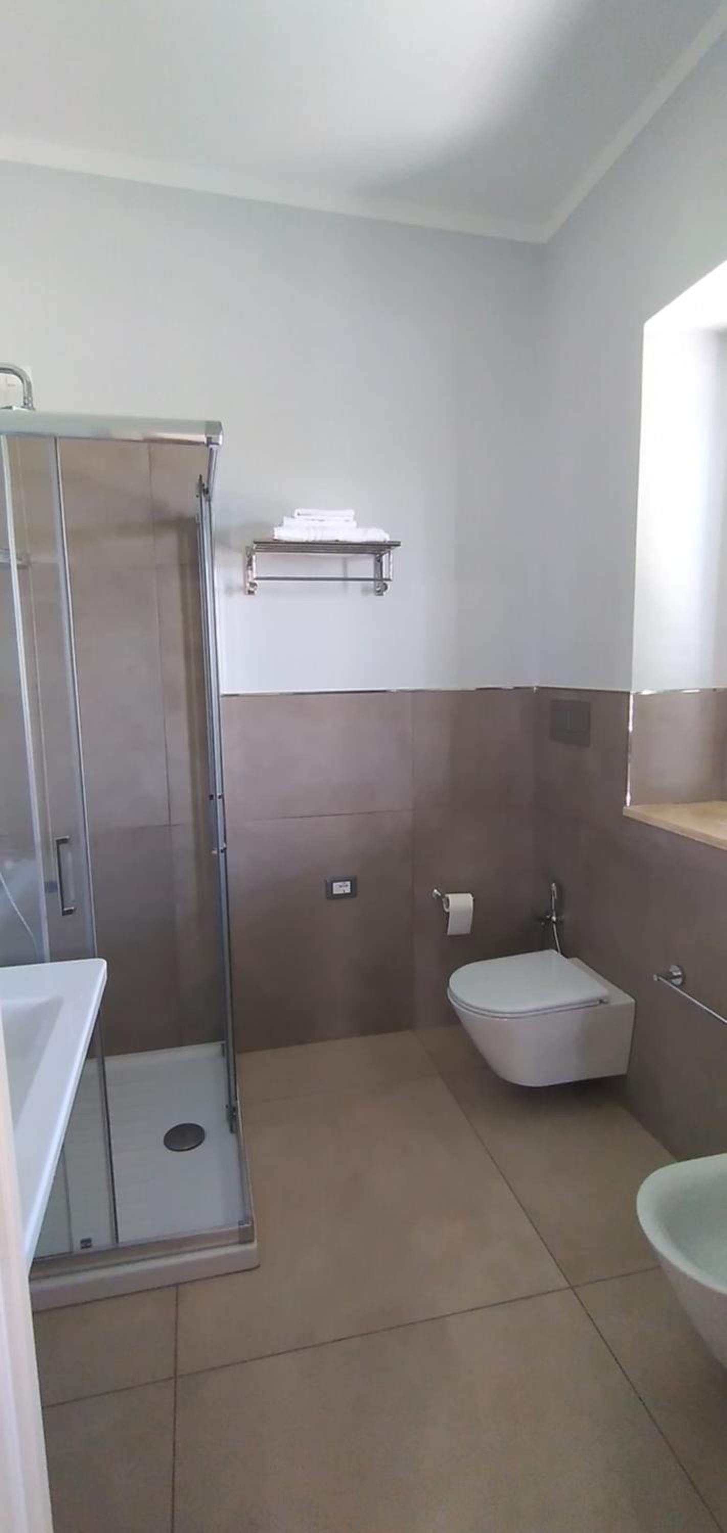 Standard Twin Room - Photo 4