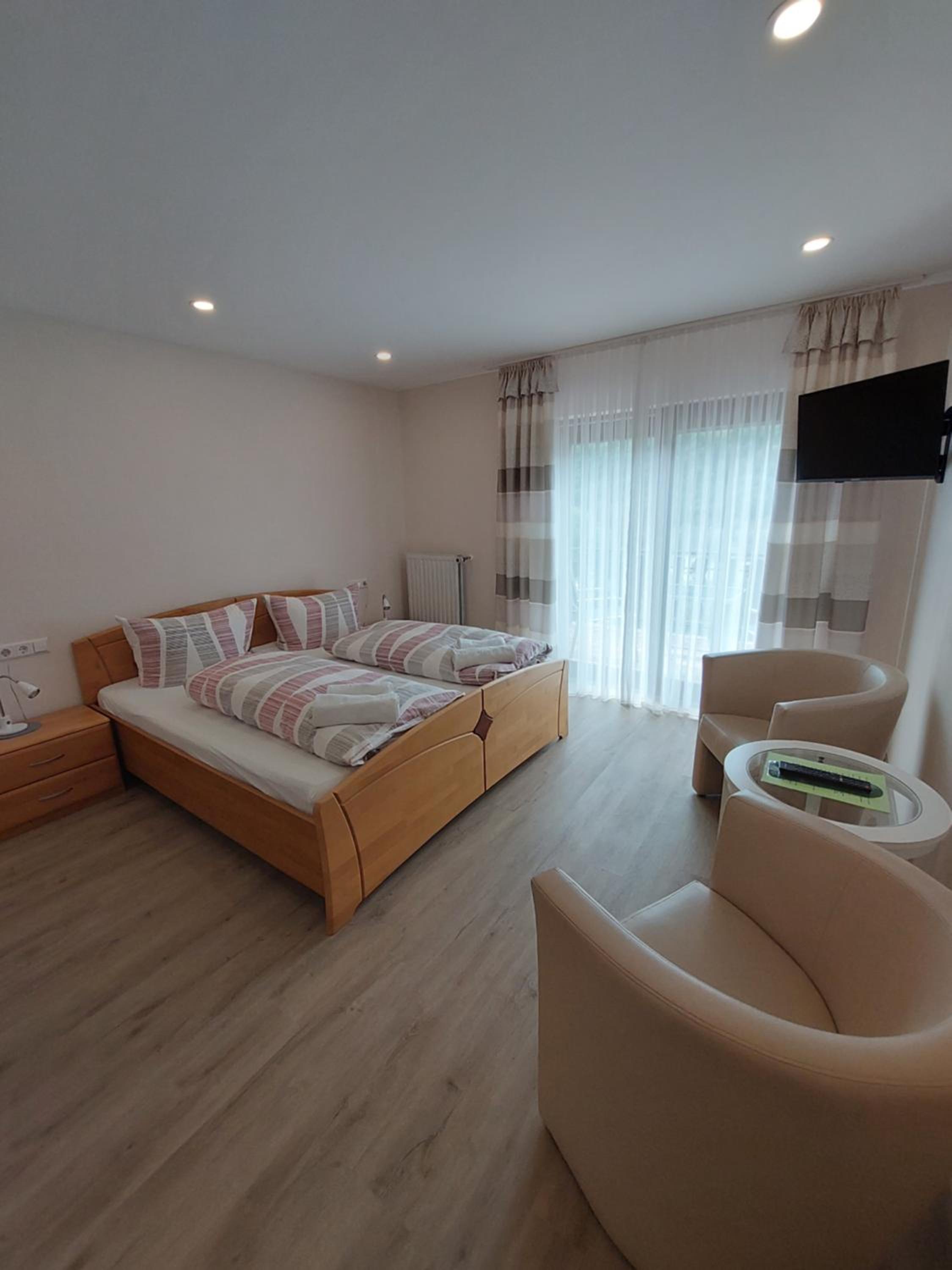 Budget Double Room photo 3