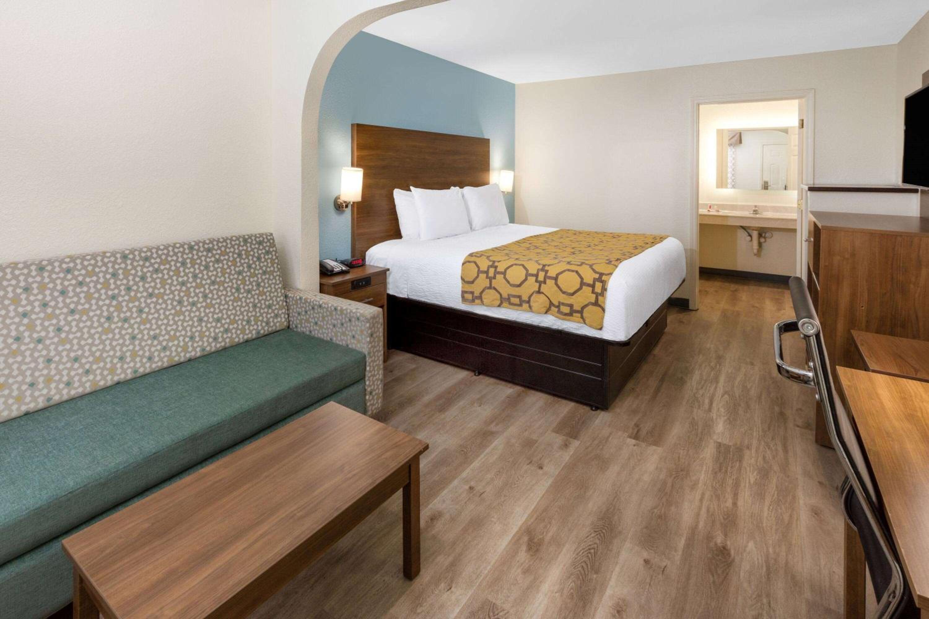 King Room - Mobility Access/Non-Smoking - Photo 9