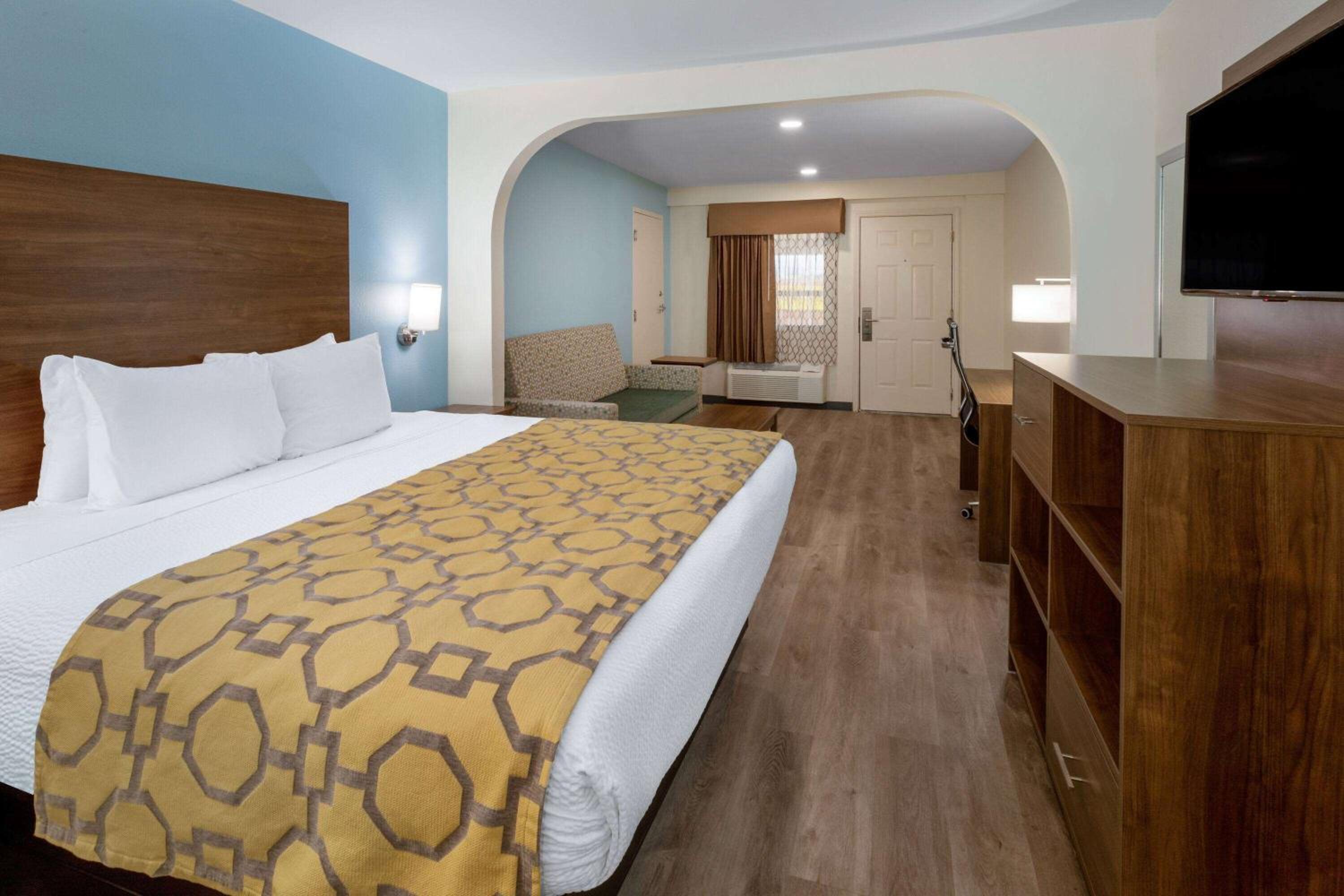 1 King Bed, Suite, Non-Smoking - Photo 1