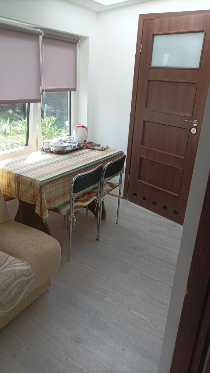 Family Room - Photo 2