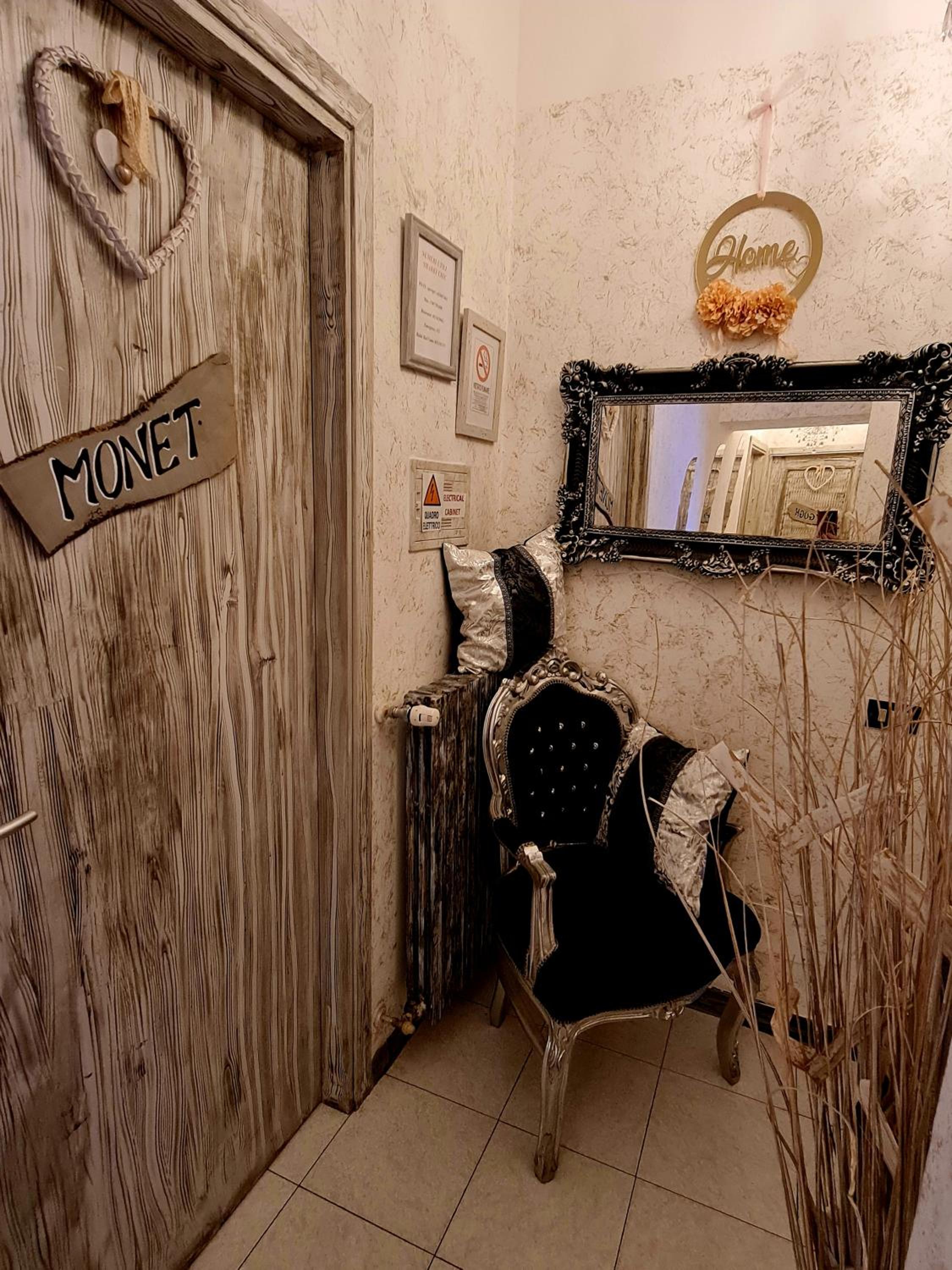 Deluxe Room - Photo 10