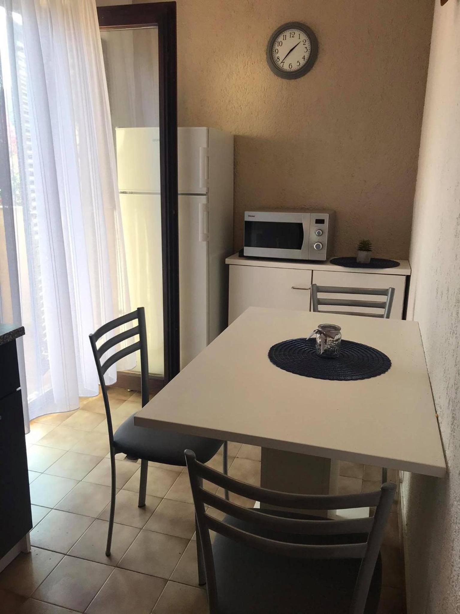 One-Bedroom Apartment - Photo 3