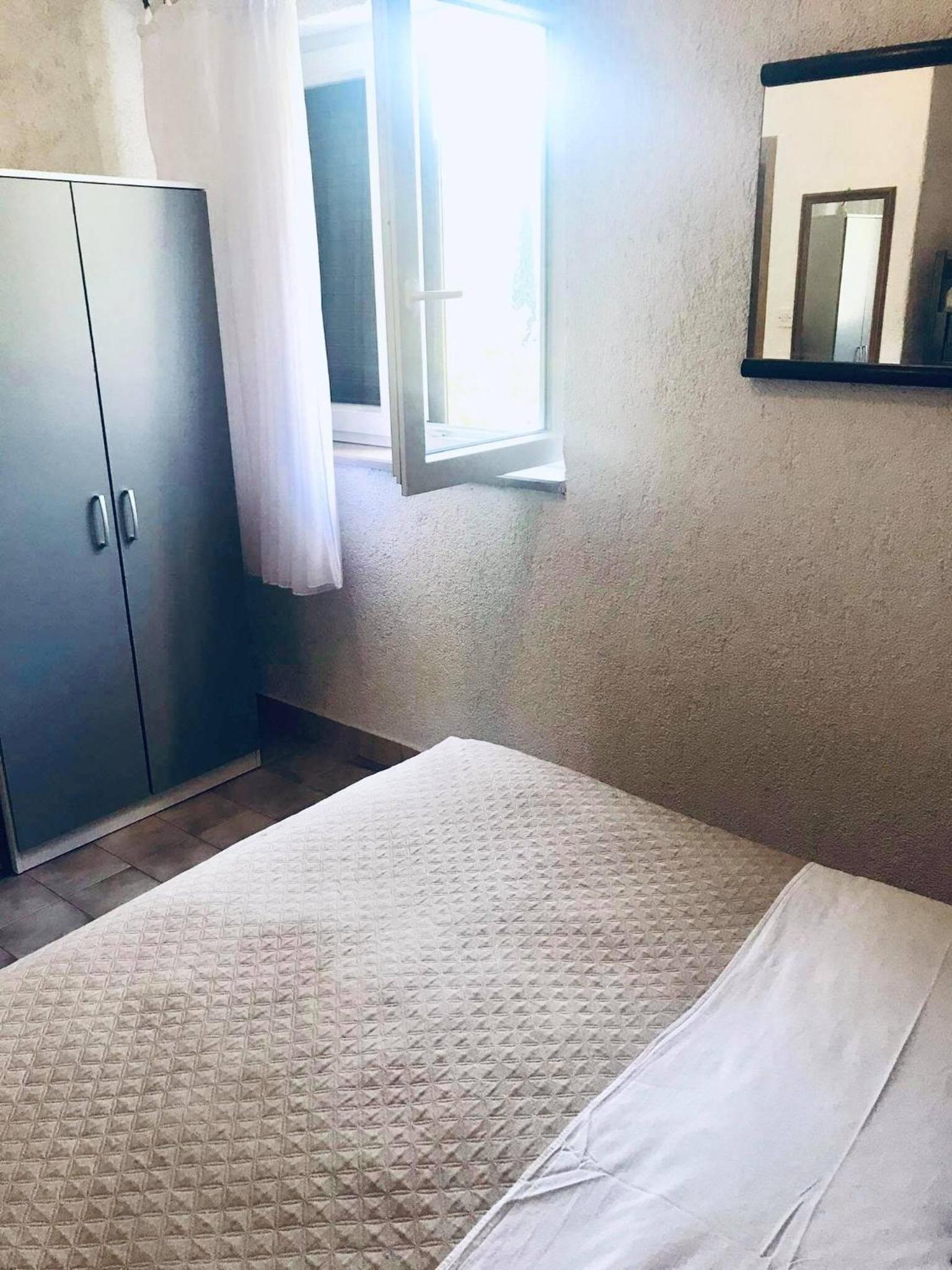 One-Bedroom Apartment - Photo 1