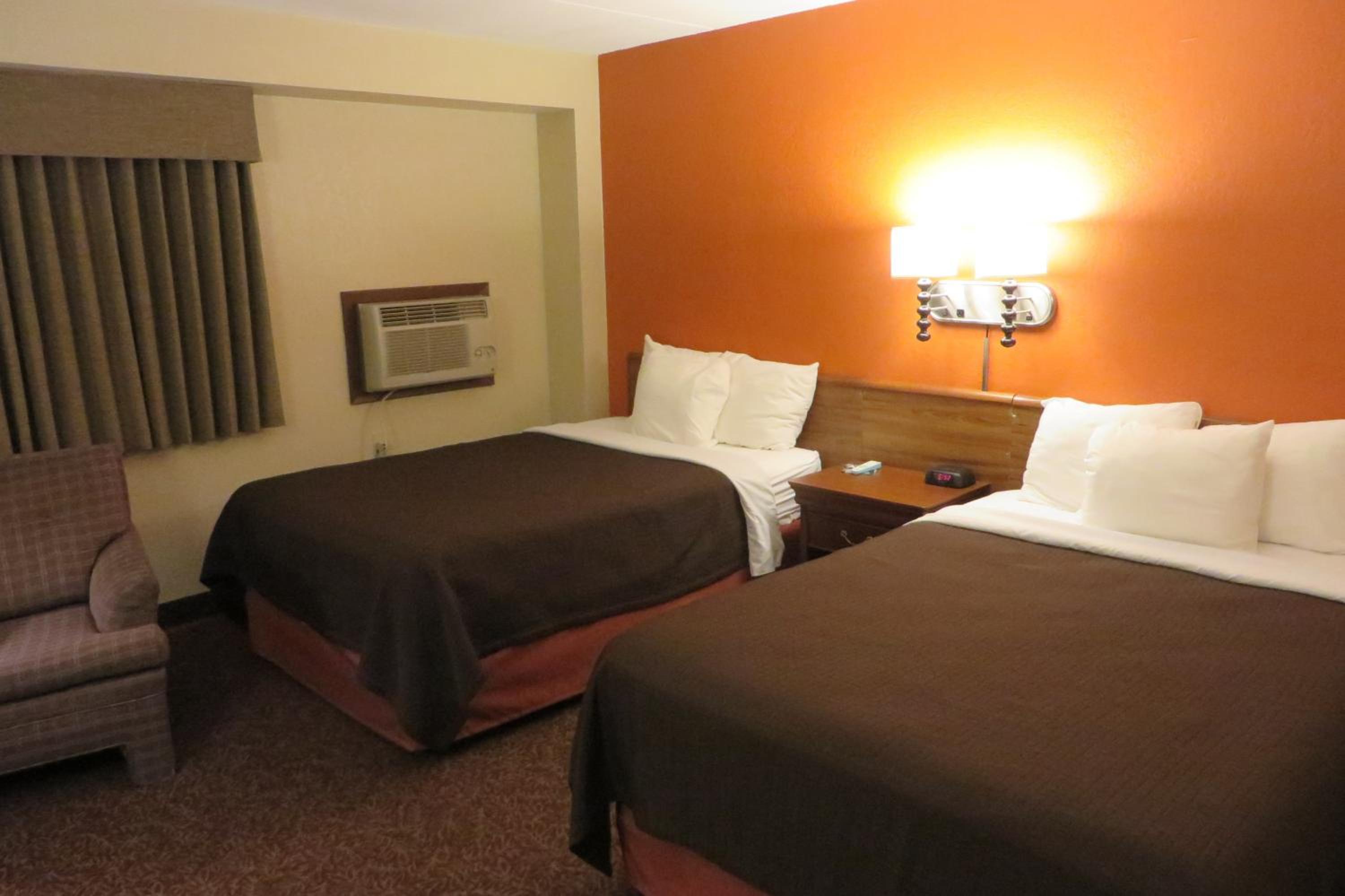 Queen Room with Two Queen Beds - Non-Smoking photo 1