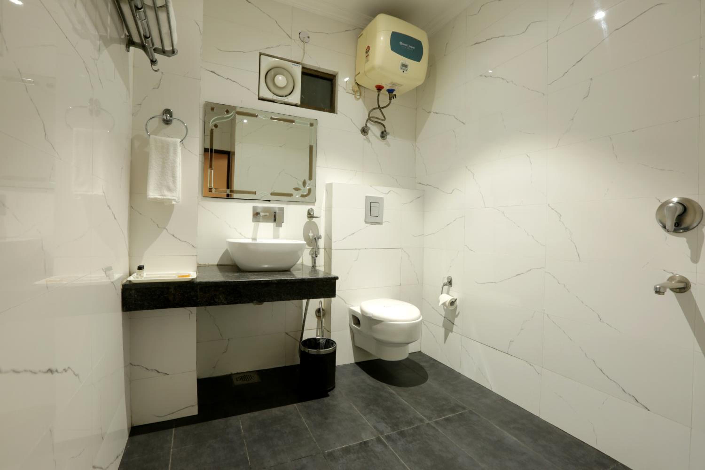 Suite - Photo 4
