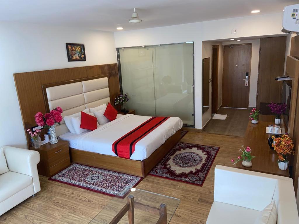 Honeymoon Suite with Banganga / Helipad. Drop (Complimentary One-way Local Transfers ,Guaranteed Early check-in & Late check-out,15% Off on Laundry service and 15% off on Breakfast with a-la-carte) photo 2
