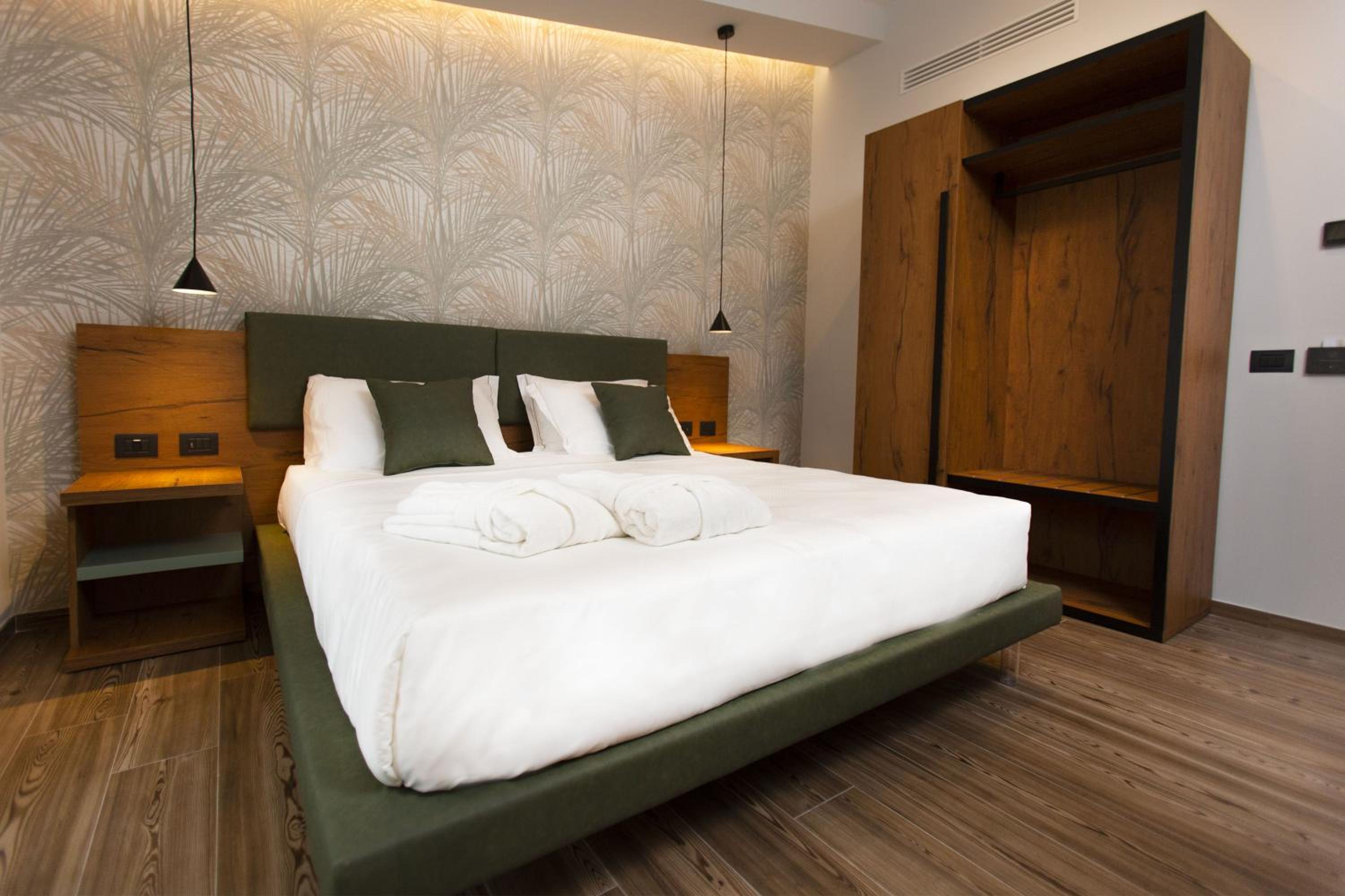 Double or Twin Room with Mountain View - Photo 1