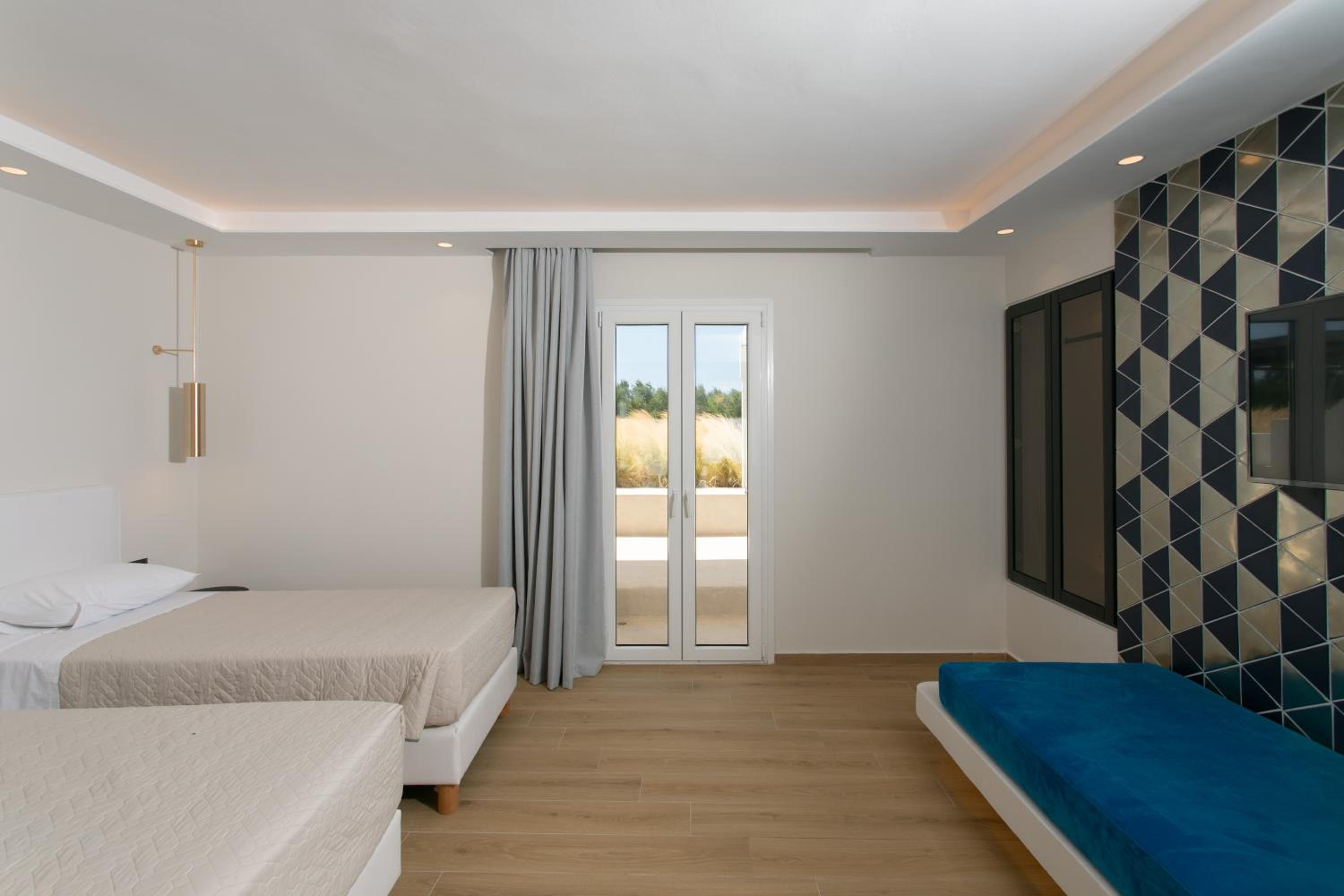 Two-Bedroom Golden Suite with Private Pool - Photo 2