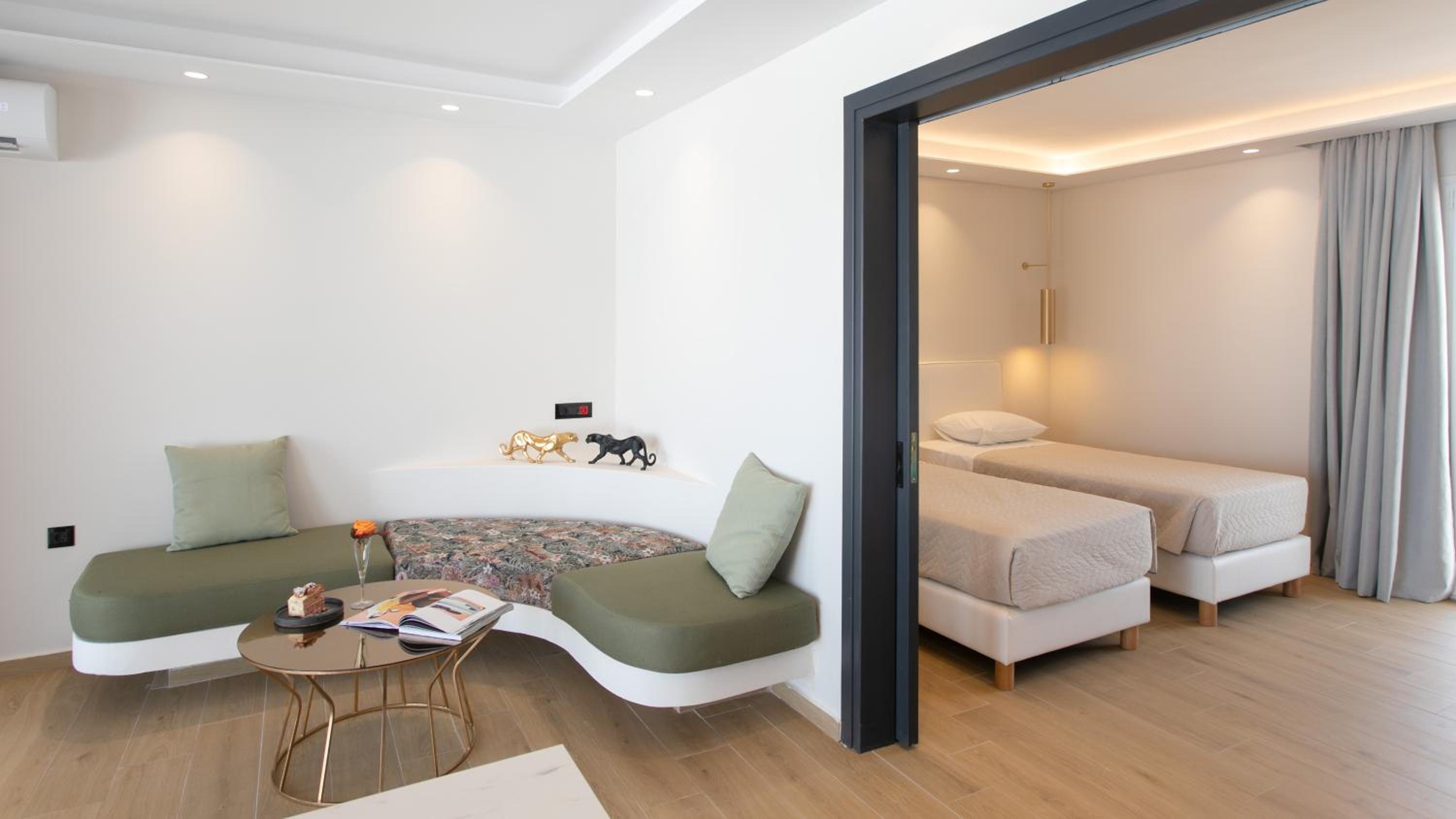 Two-Bedroom Golden Suite with Private Pool - Photo 6