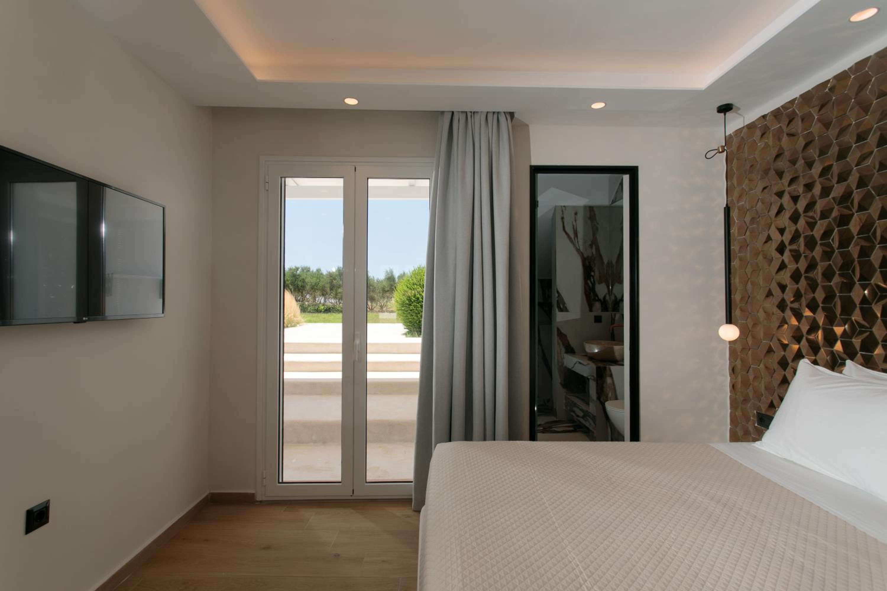 Two-Bedroom Golden Suite with Private Pool - Photo 8