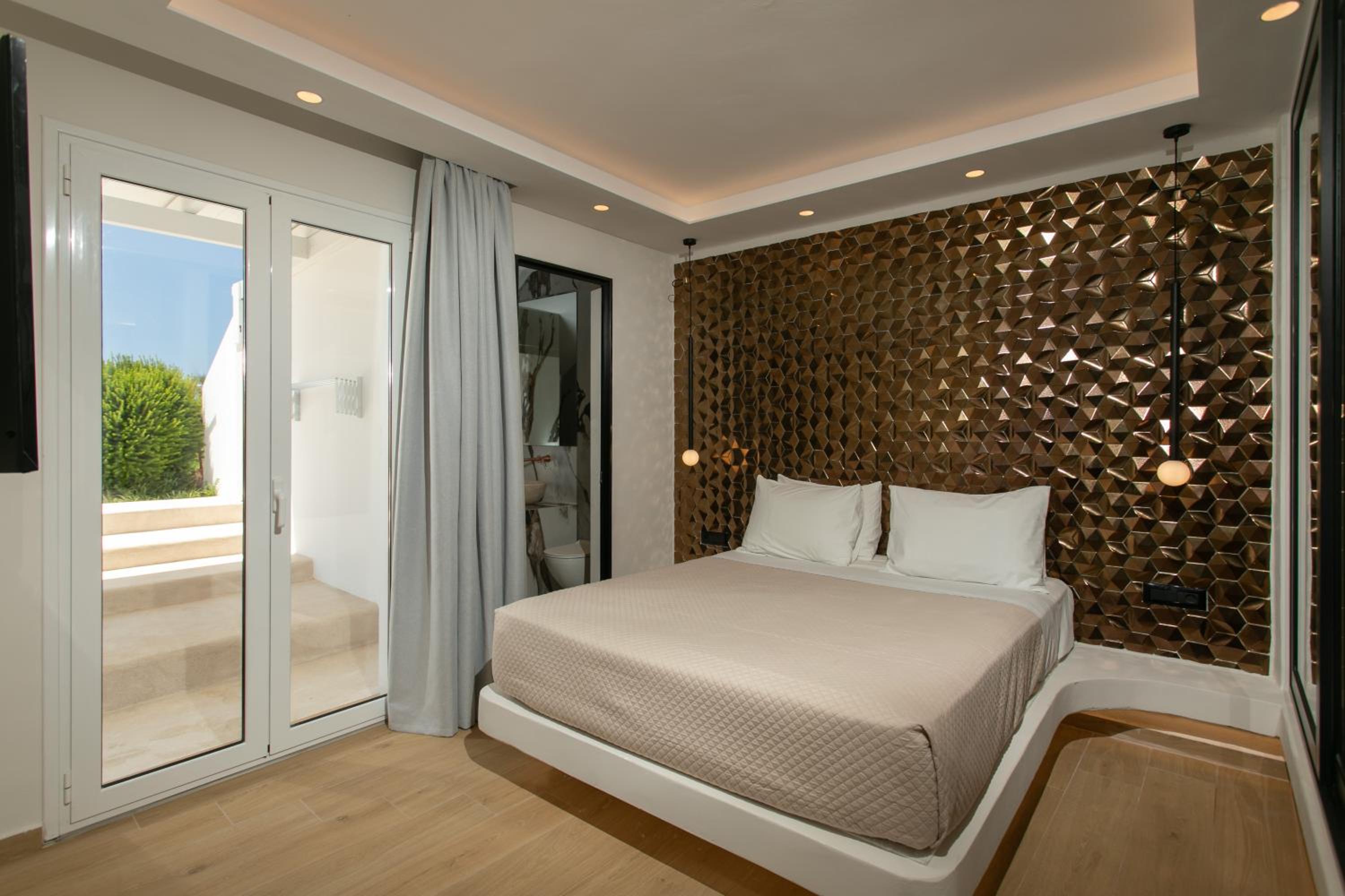 Two-Bedroom Golden Suite with Private Pool - Photo 11